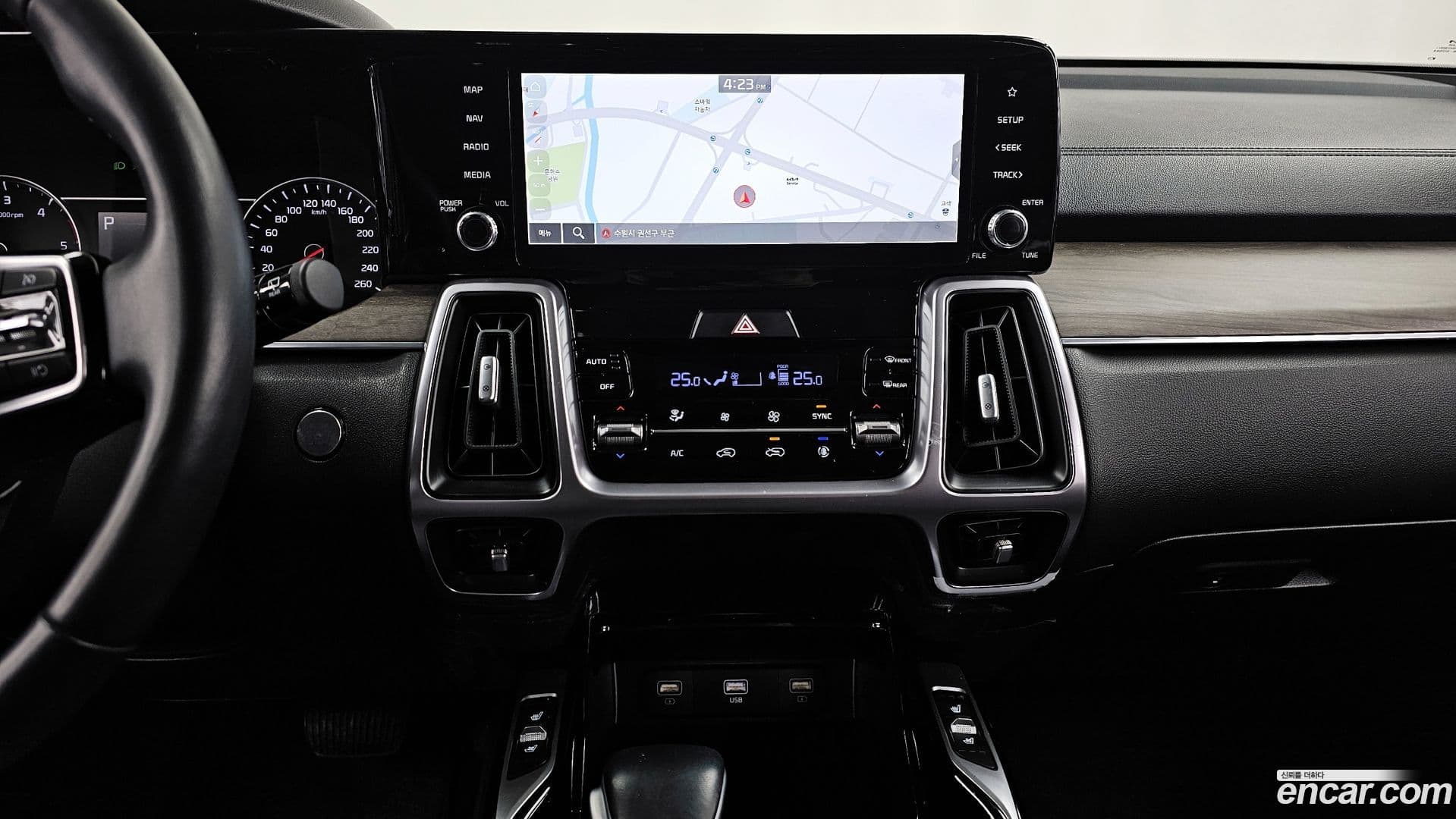 Main__Slider__Photo:Sorento Kia 2023.0-14