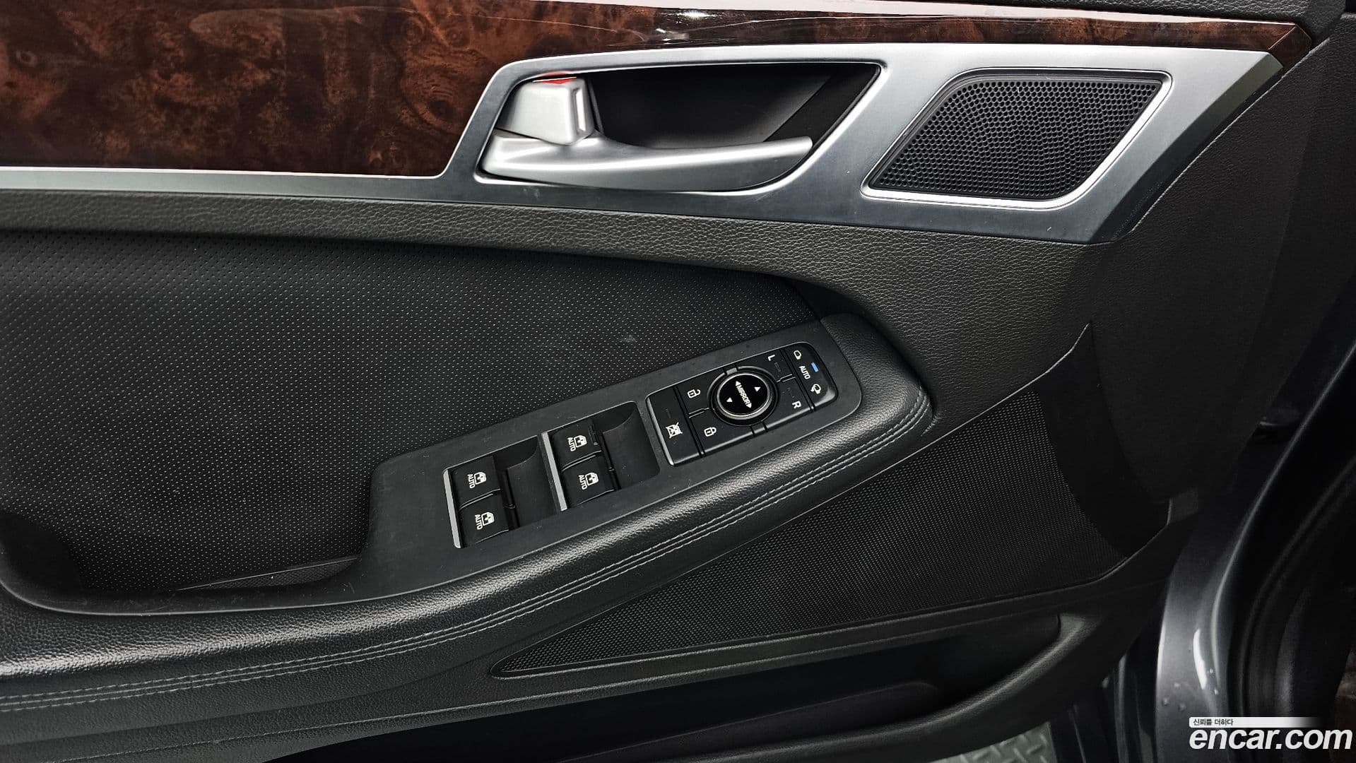 Main__Slider__Photo:Genesis Hyundai 2015.5-16