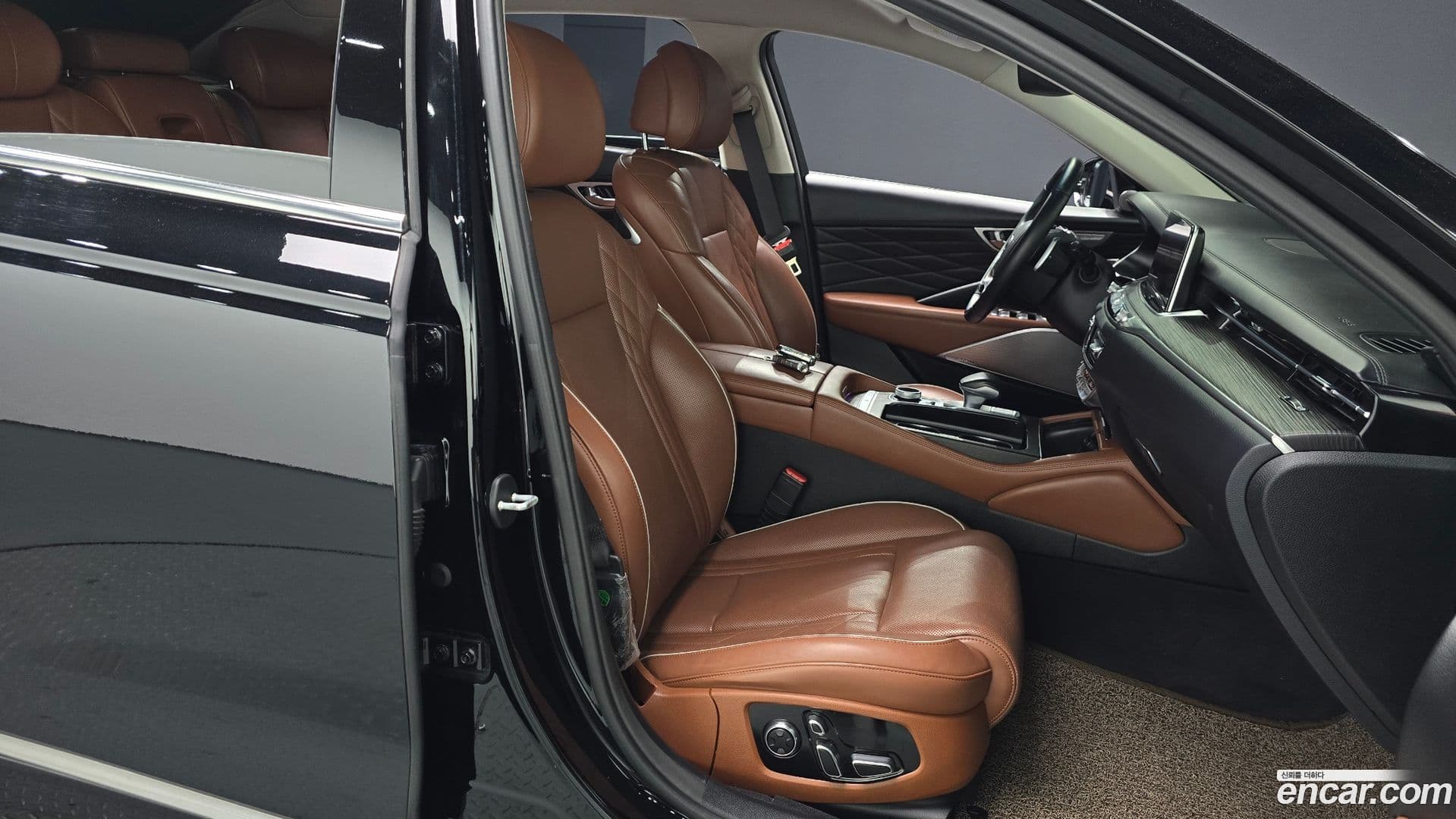 Main__Slider__Photo:K9 Kia 2018.9-9