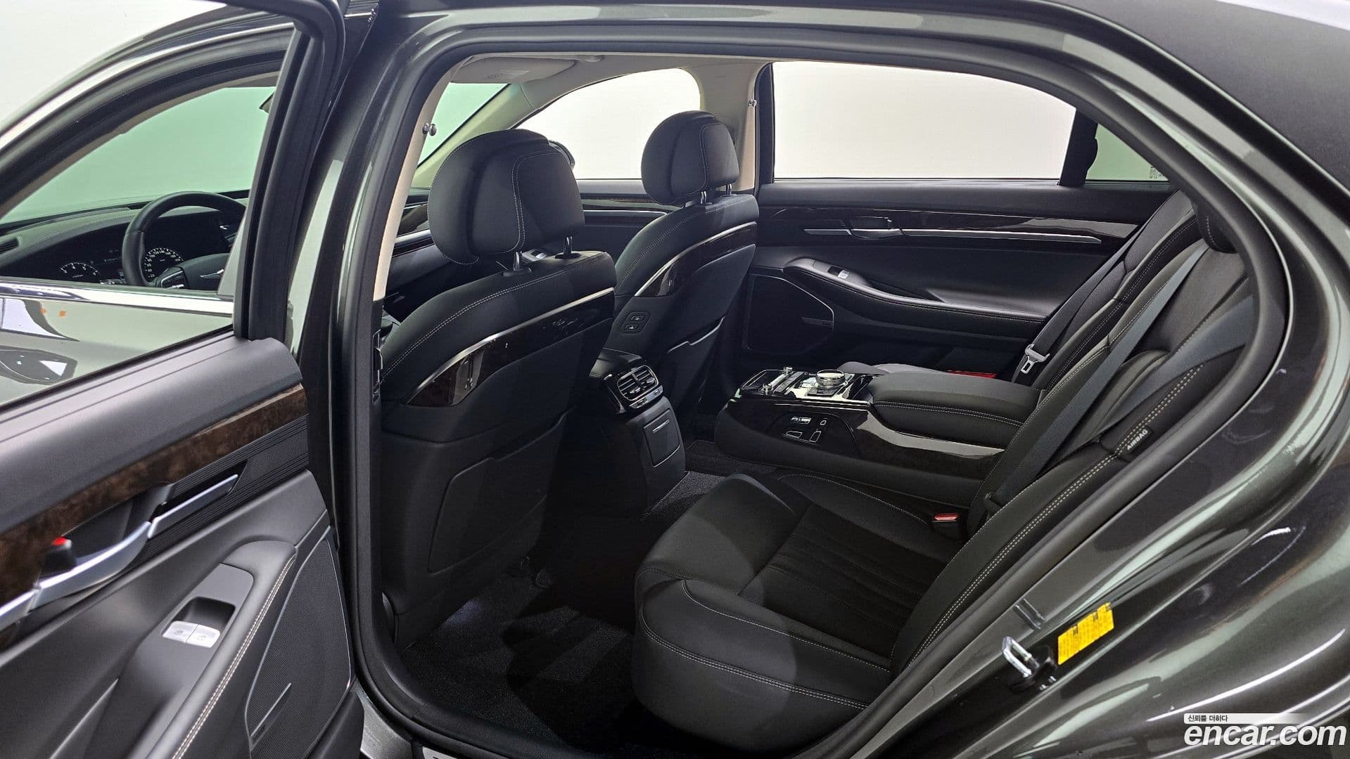 Main__Slider__Photo:G90 Genesis 2021.9-10