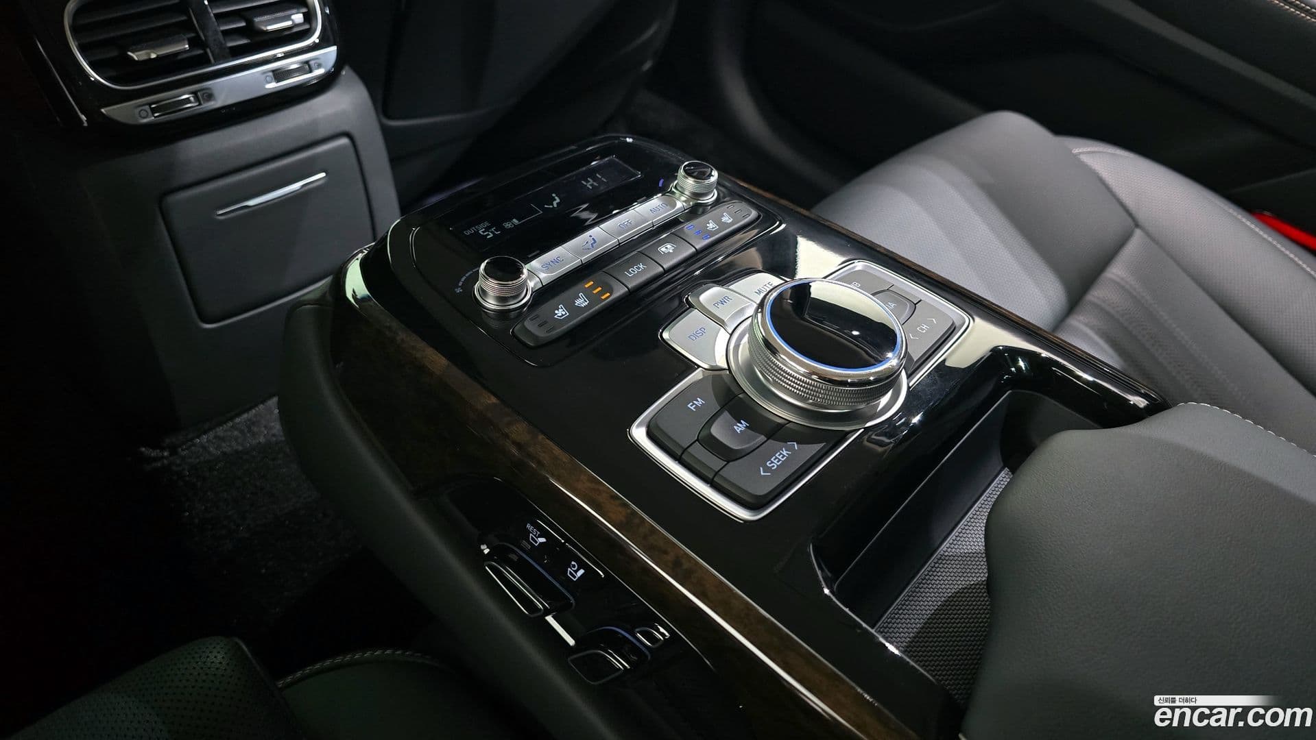 Main__Slider__Photo:G90 Genesis 2021.9-17