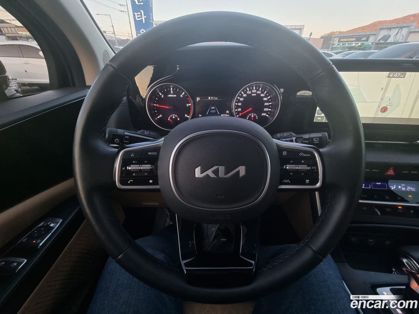 Main__Slider__Photo:Canival Kia 2023.3-6