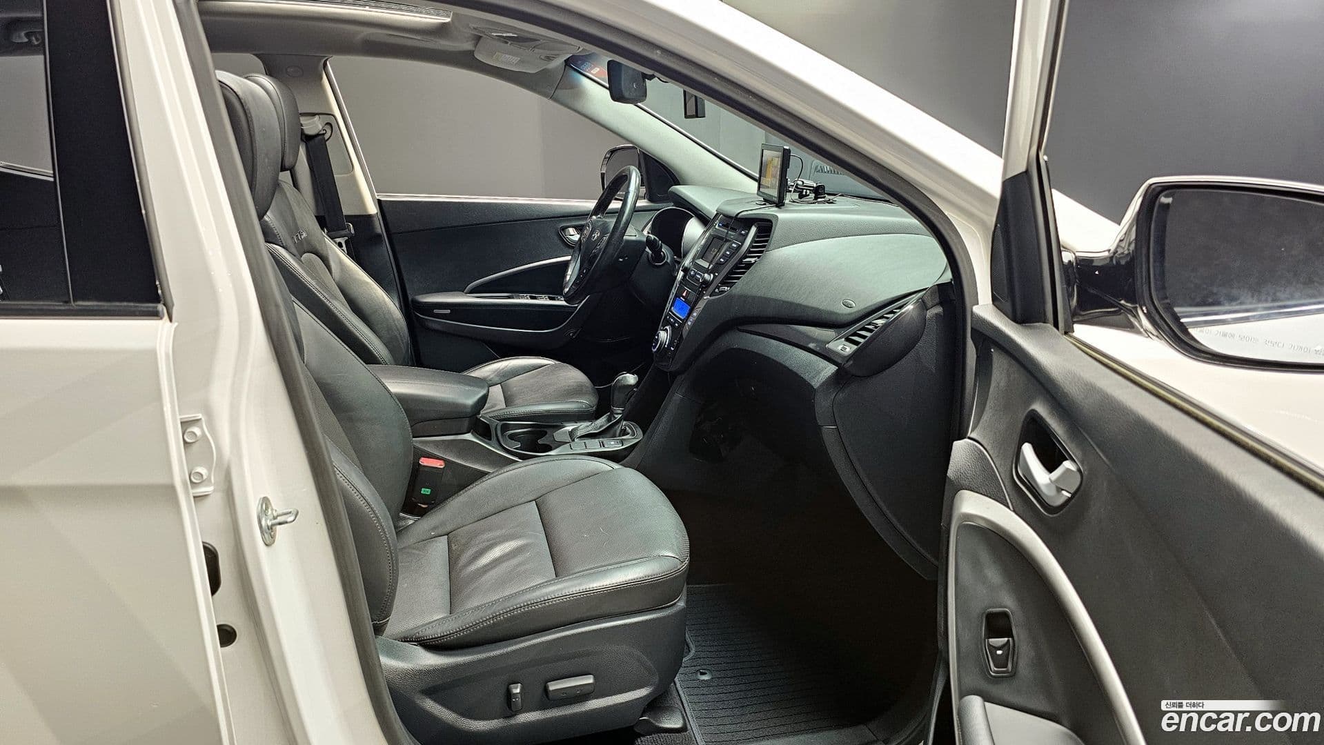 Main__Slider__Photo:Santafe Hyundai 2015.3-10