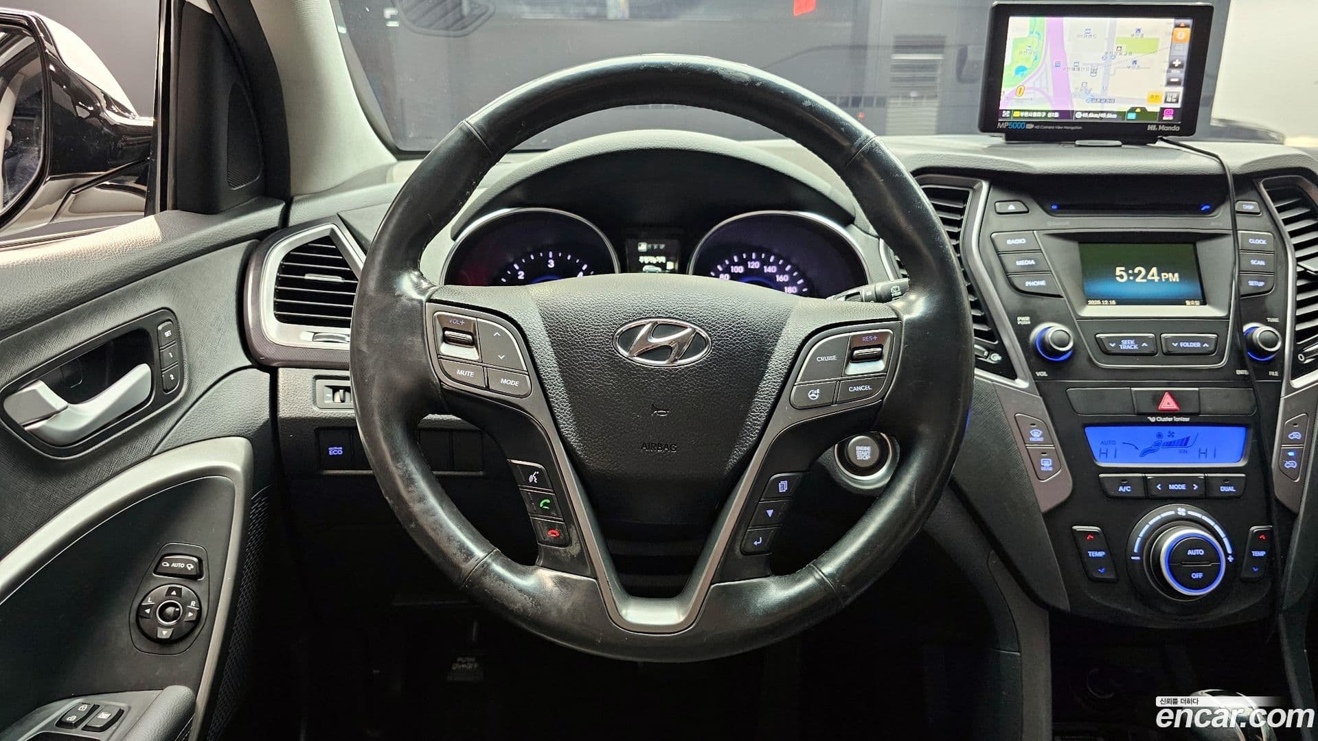 Main__Slider__Photo:Santafe Hyundai 2015.3-12