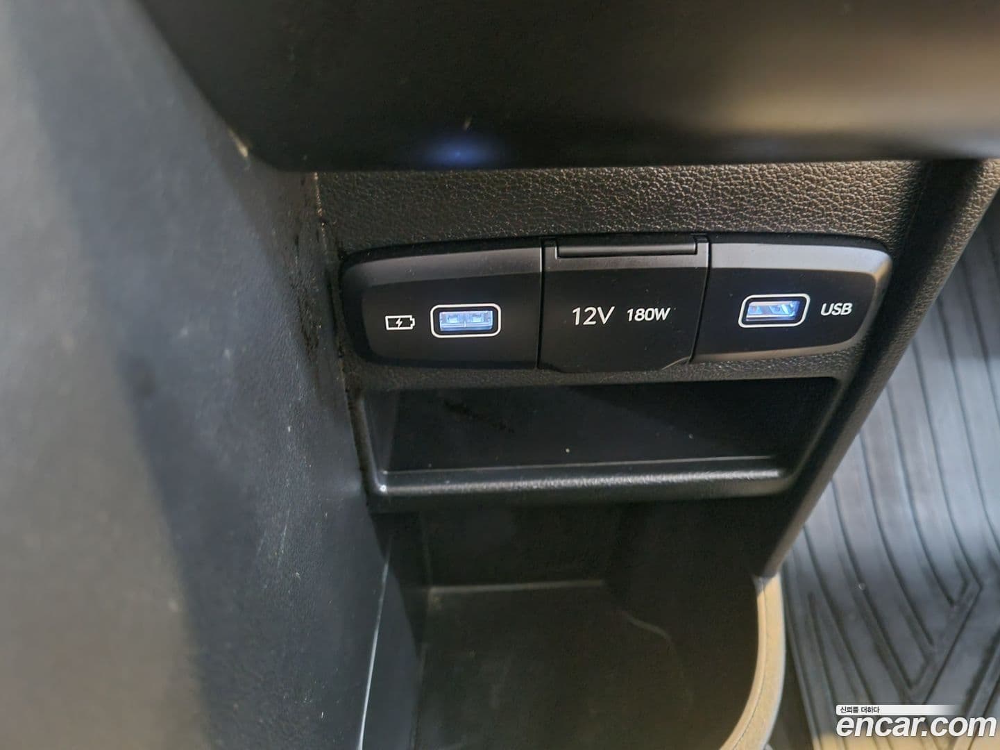 Main__Slider__Photo:Staria Hyundai 2022.10-18