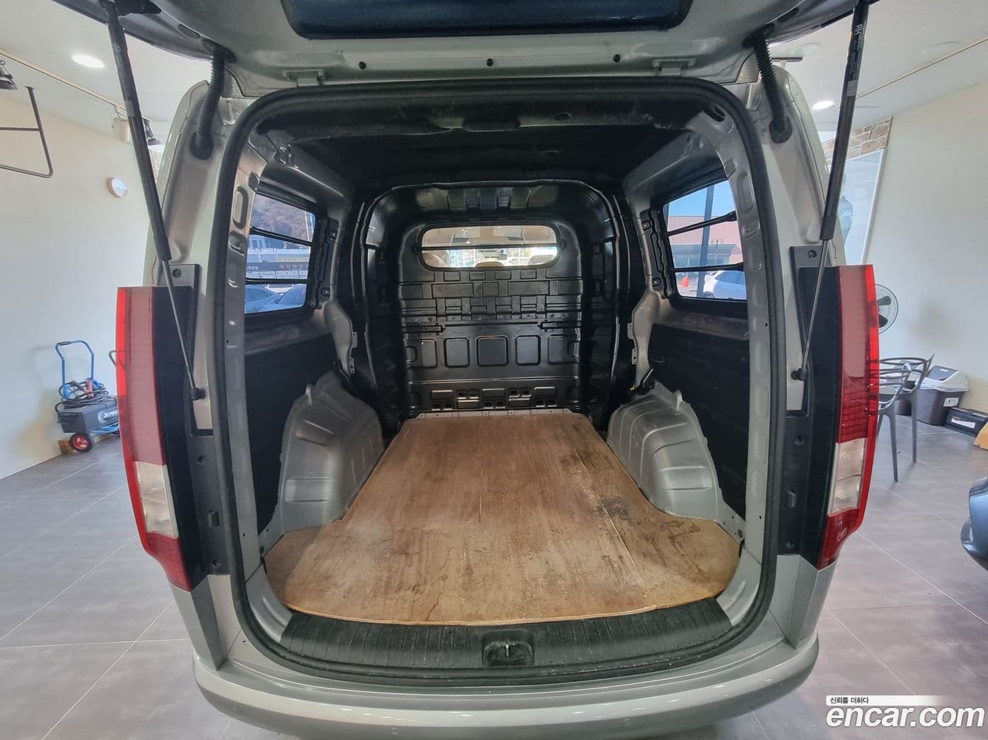 Main__Slider__Photo:Staria Hyundai 2022.10-19