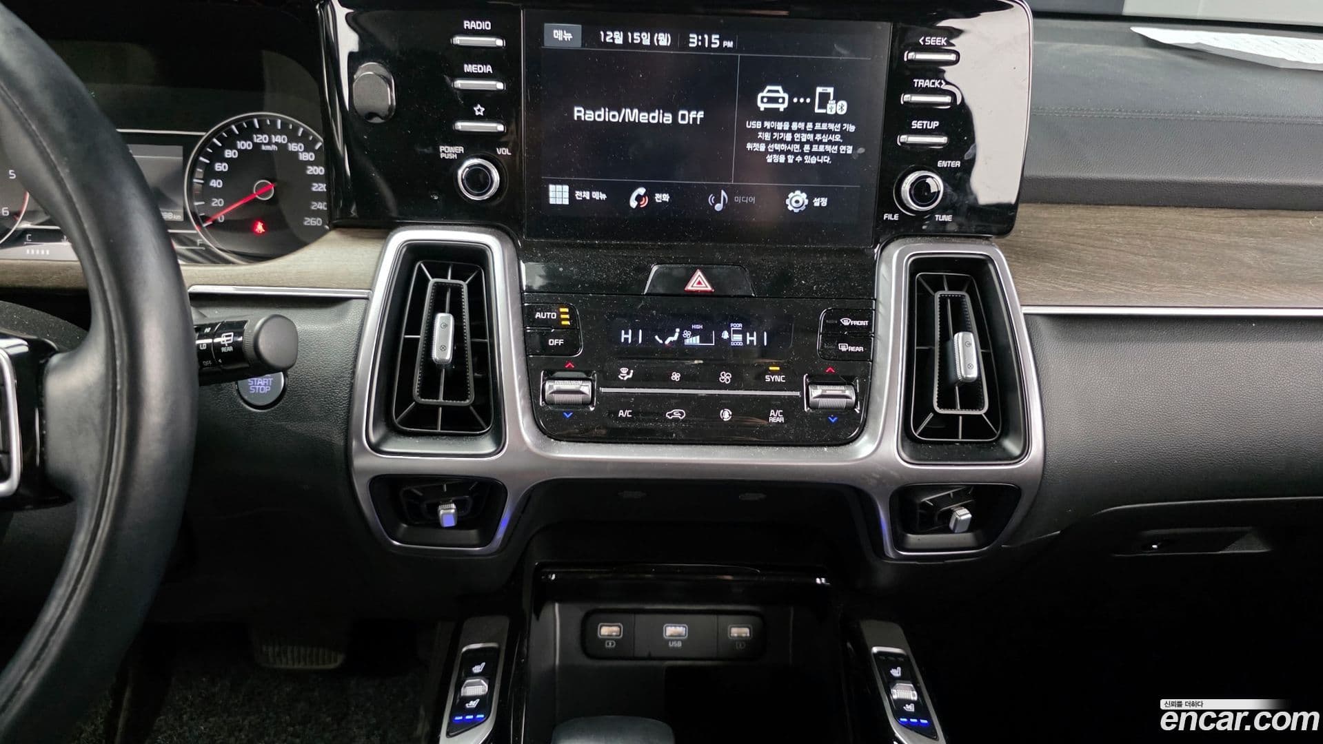 Main__Slider__Photo:Sorento Kia 2020.5-16