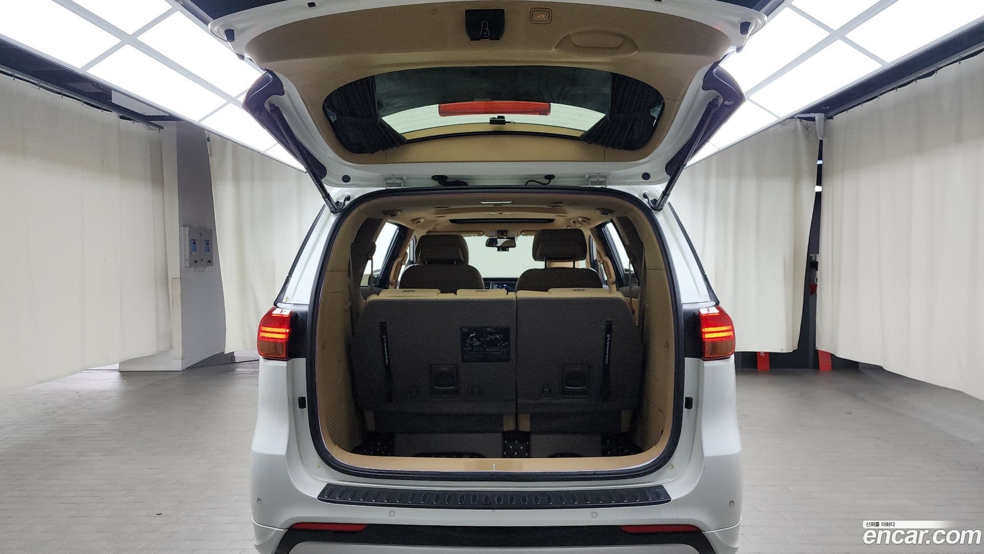 Main__Slider__Photo:Canival Kia 2017.10-19