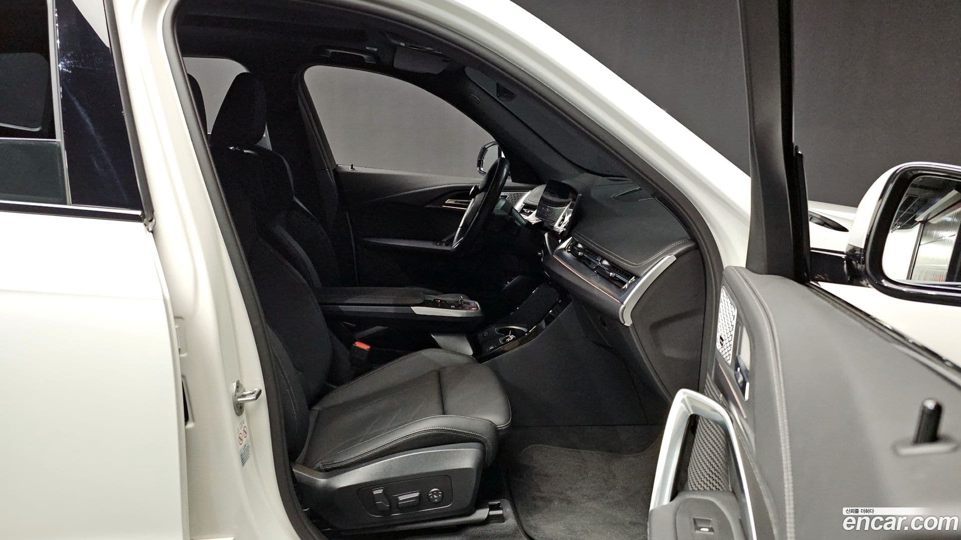 Main__Slider__Photo:iX1 BMW 2023.4-10