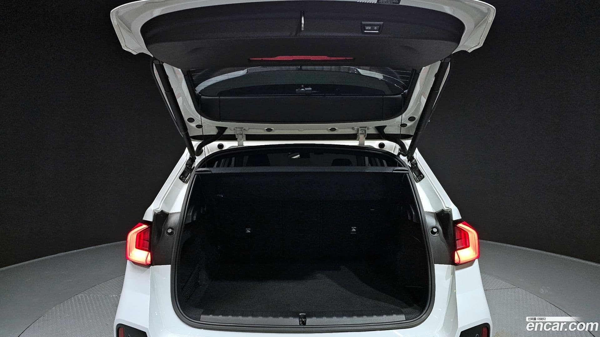 Main__Slider__Photo:iX1 BMW 2023.4-19