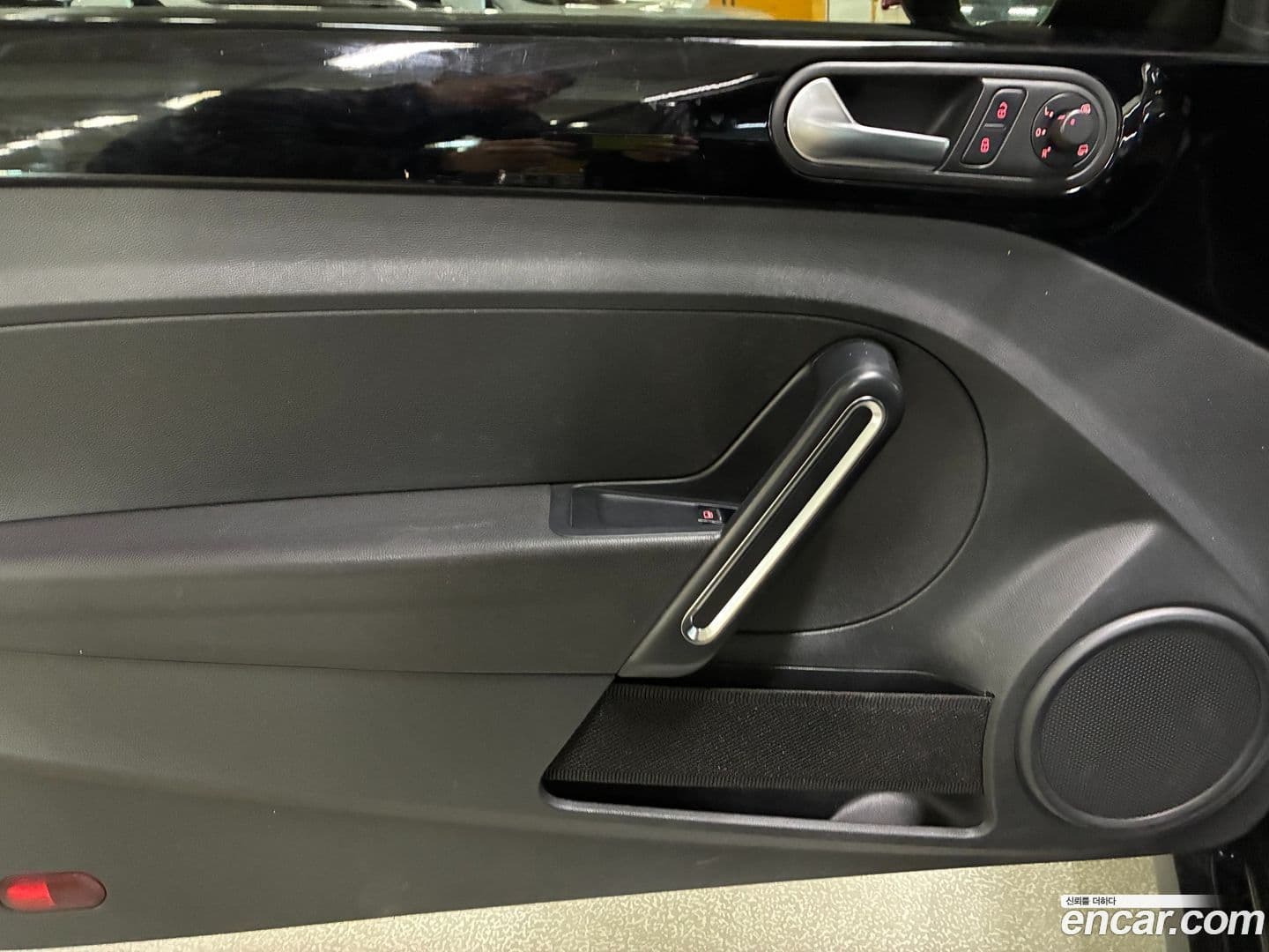 Main__Slider__Photo:Beatle Volkswagen 2014.7-9