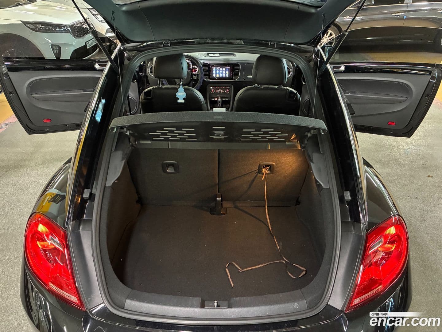 Main__Slider__Photo:Beatle Volkswagen 2014.7-10