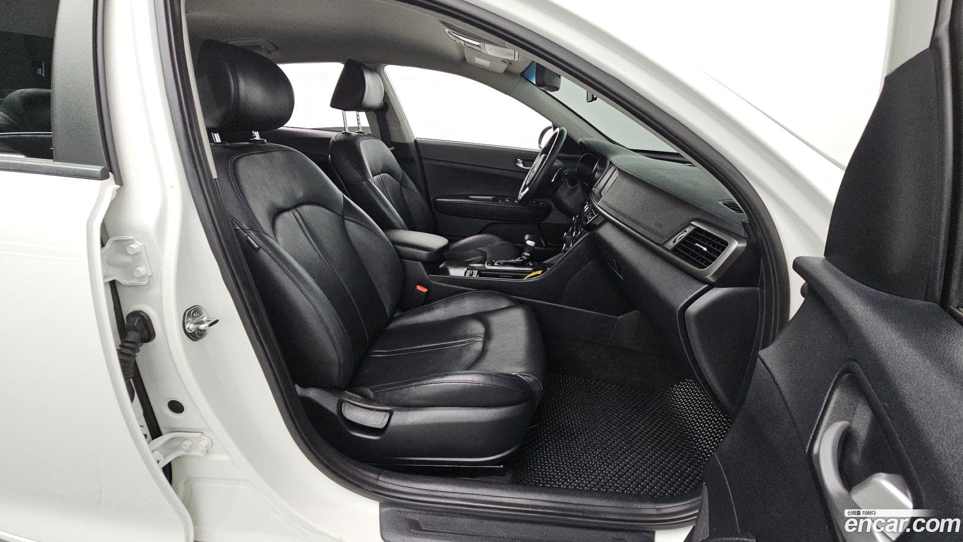 Main__Slider__Photo:K5 Kia 2017.4-10