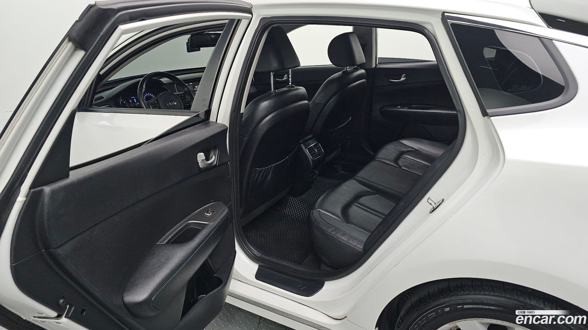 Main__Slider__Photo:K5 Kia 2017.4-11