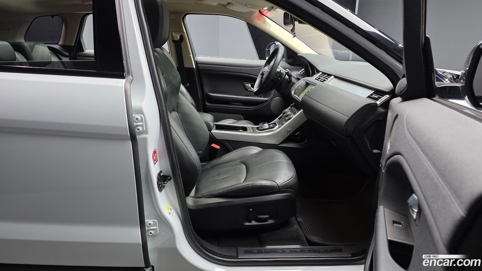 Main__Slider__Photo:Range Rover Evoque Land Rover 2016.7-10