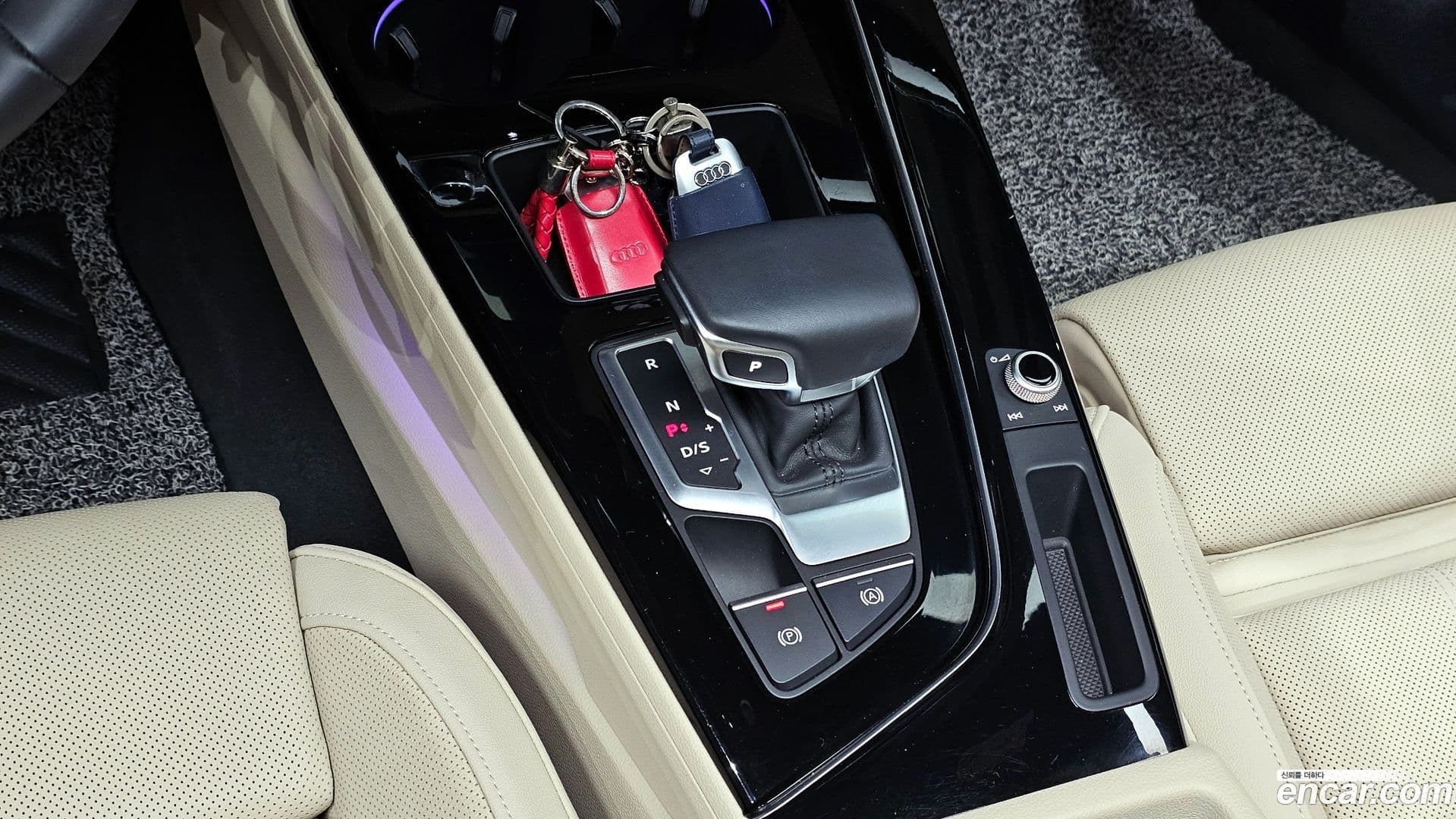 Main__Slider__Photo:A4 Audi 2021.10-8