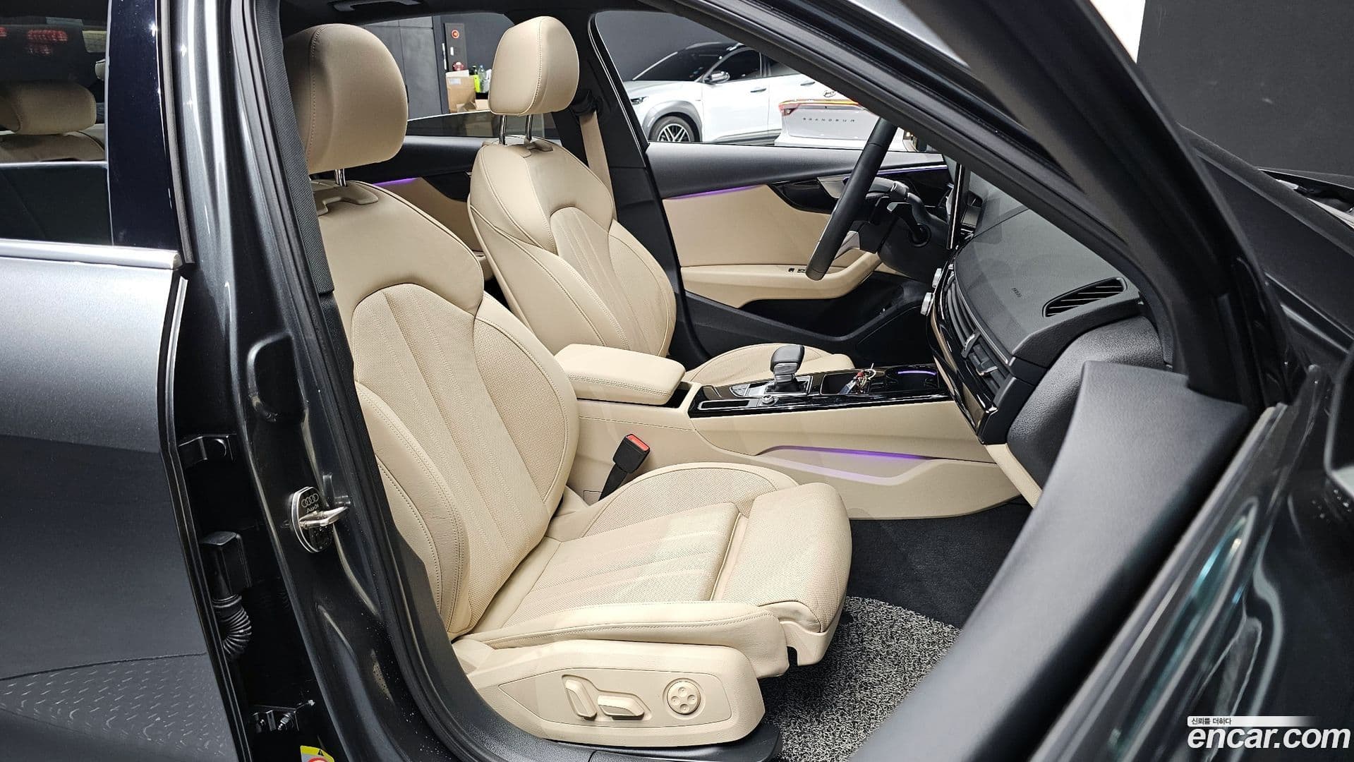 Main__Slider__Photo:A4 Audi 2021.10-9