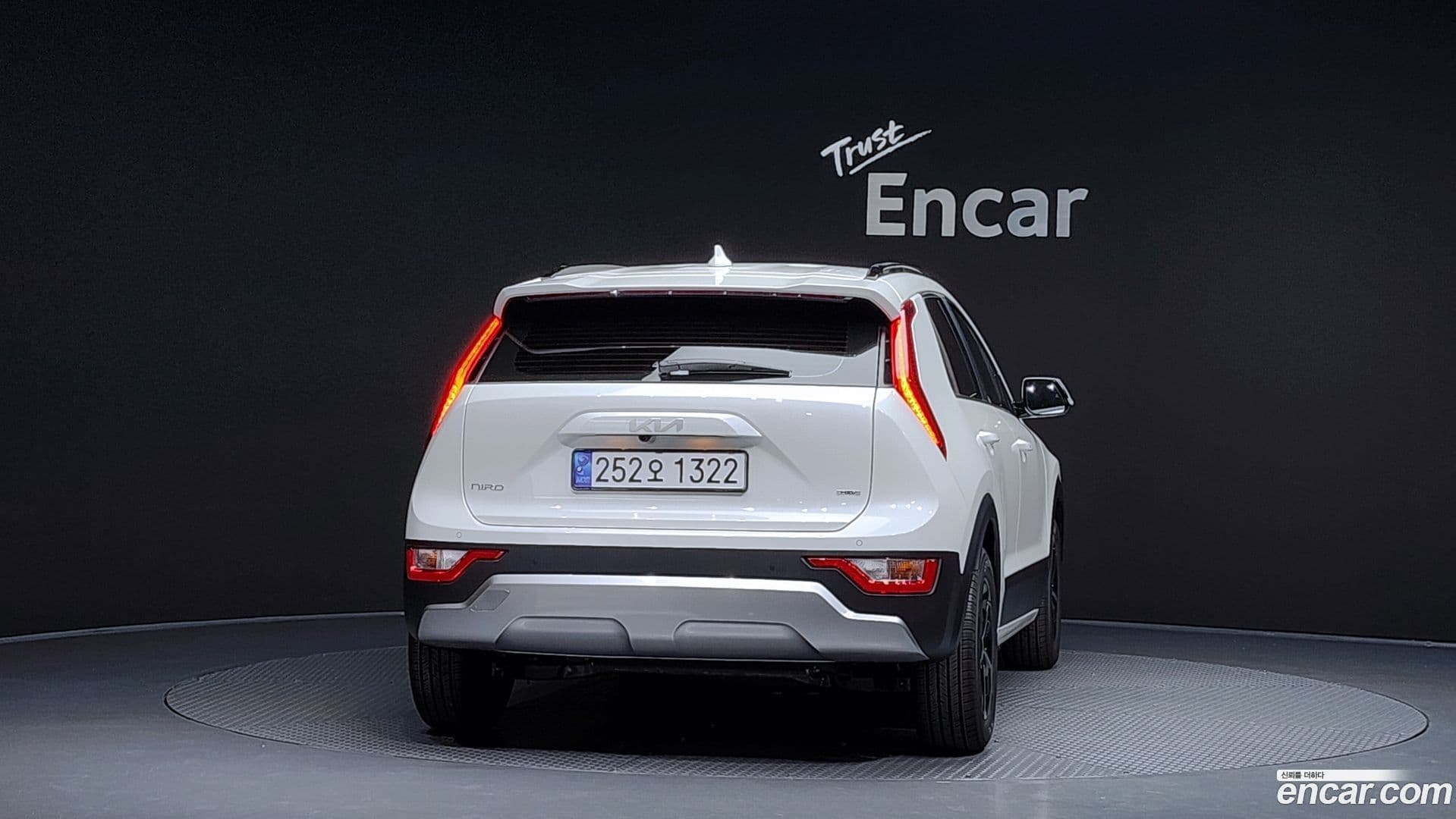 Main__Slider__Photo:Niro Kia 2025.4-3