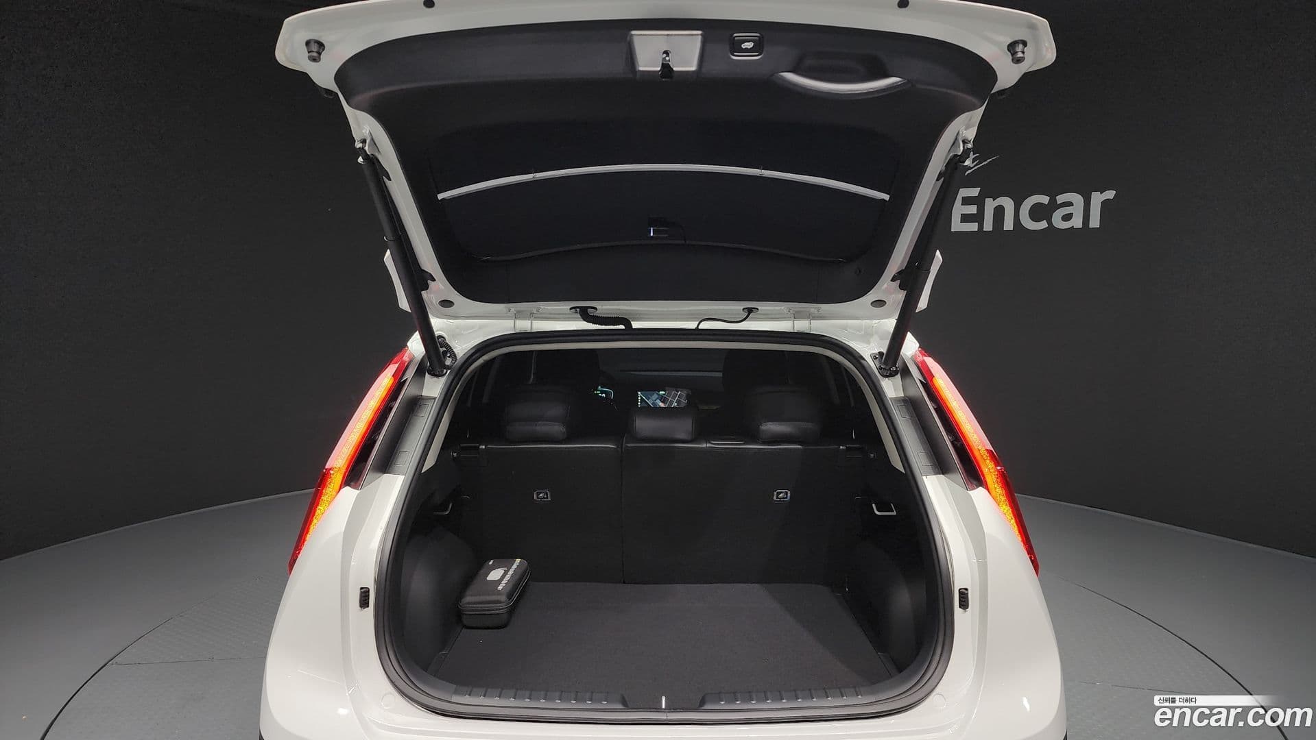 Main__Slider__Photo:Niro Kia 2025.4-19