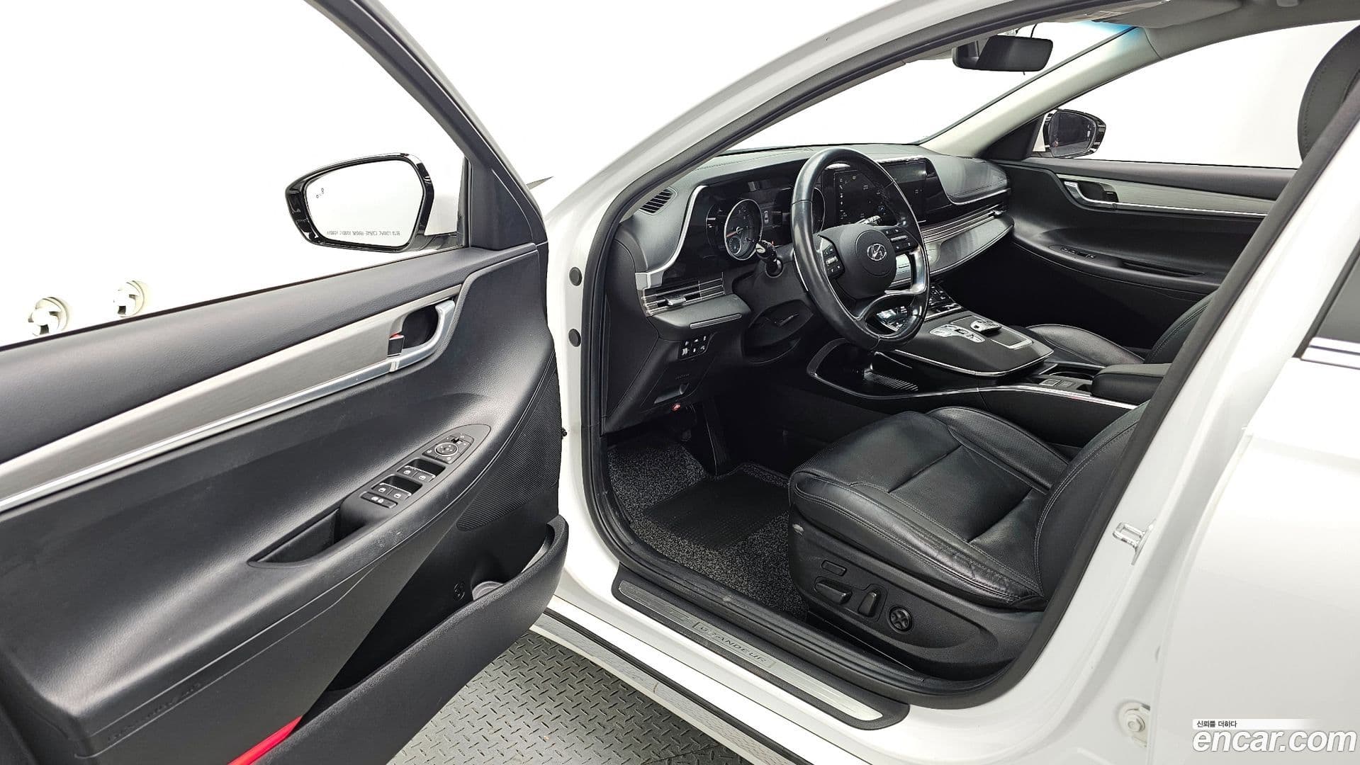 Main__Slider__Photo:Grandeur Hyundai 2020.0-9