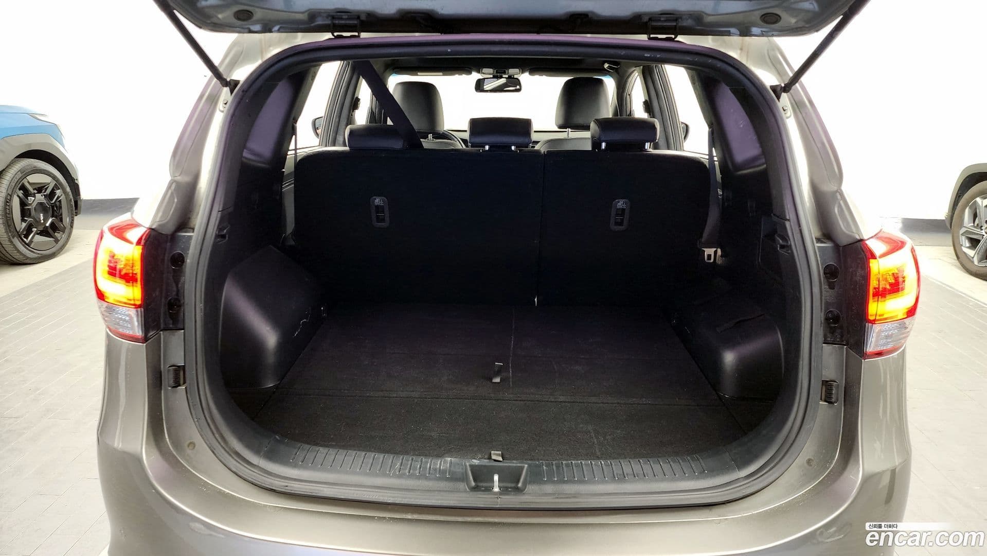 Main__Slider__Photo:Carens Kia 2017.1-19