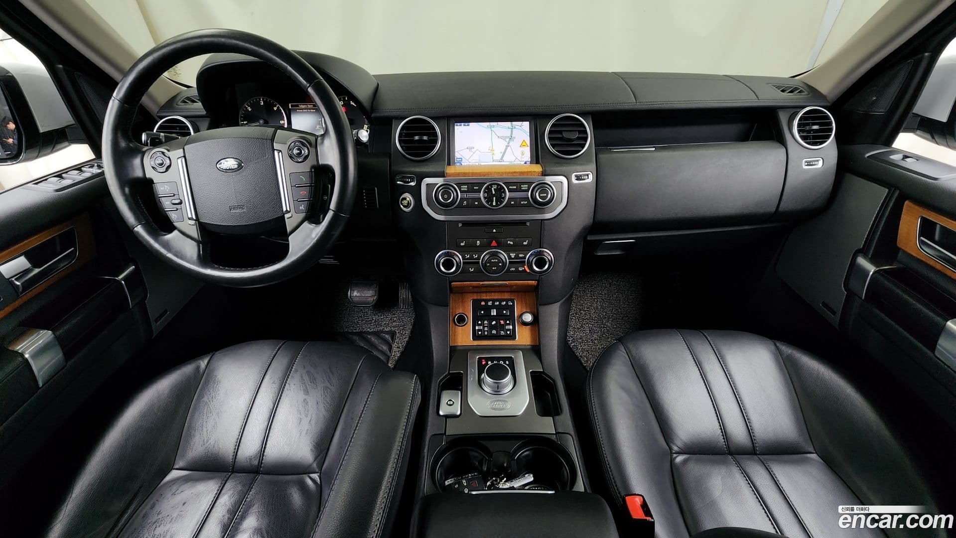 Main__Slider__Photo:Discovery Land Rover 2015.0-6