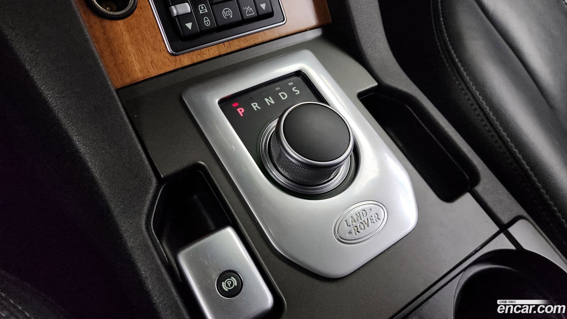 Main__Slider__Photo:Discovery Land Rover 2015.0-8