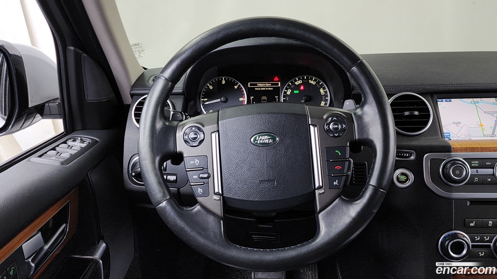 Main__Slider__Photo:Discovery Land Rover 2015.0-12