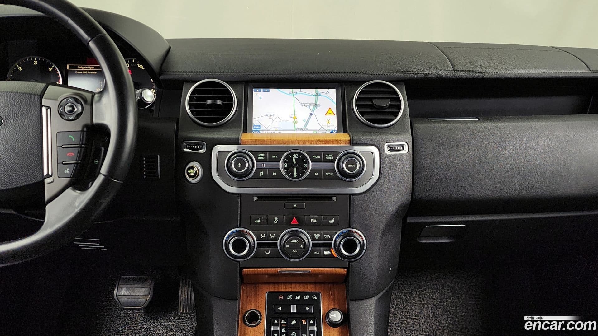 Main__Slider__Photo:Discovery Land Rover 2015.0-13