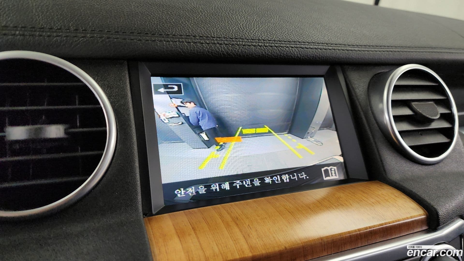 Main__Slider__Photo:Discovery Land Rover 2015.0-14