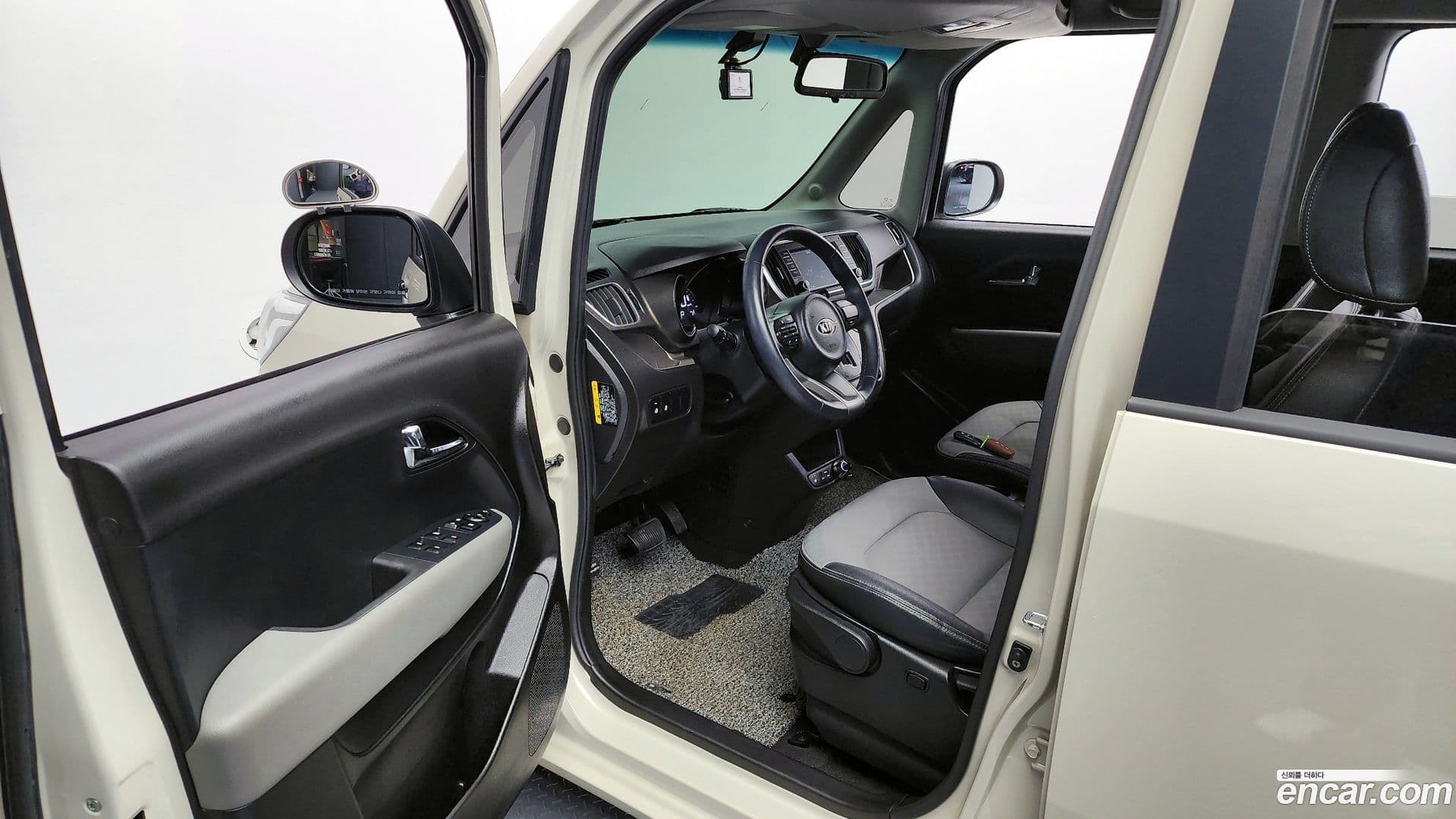 Main__Slider__Photo:RAY Kia 2019.4-9