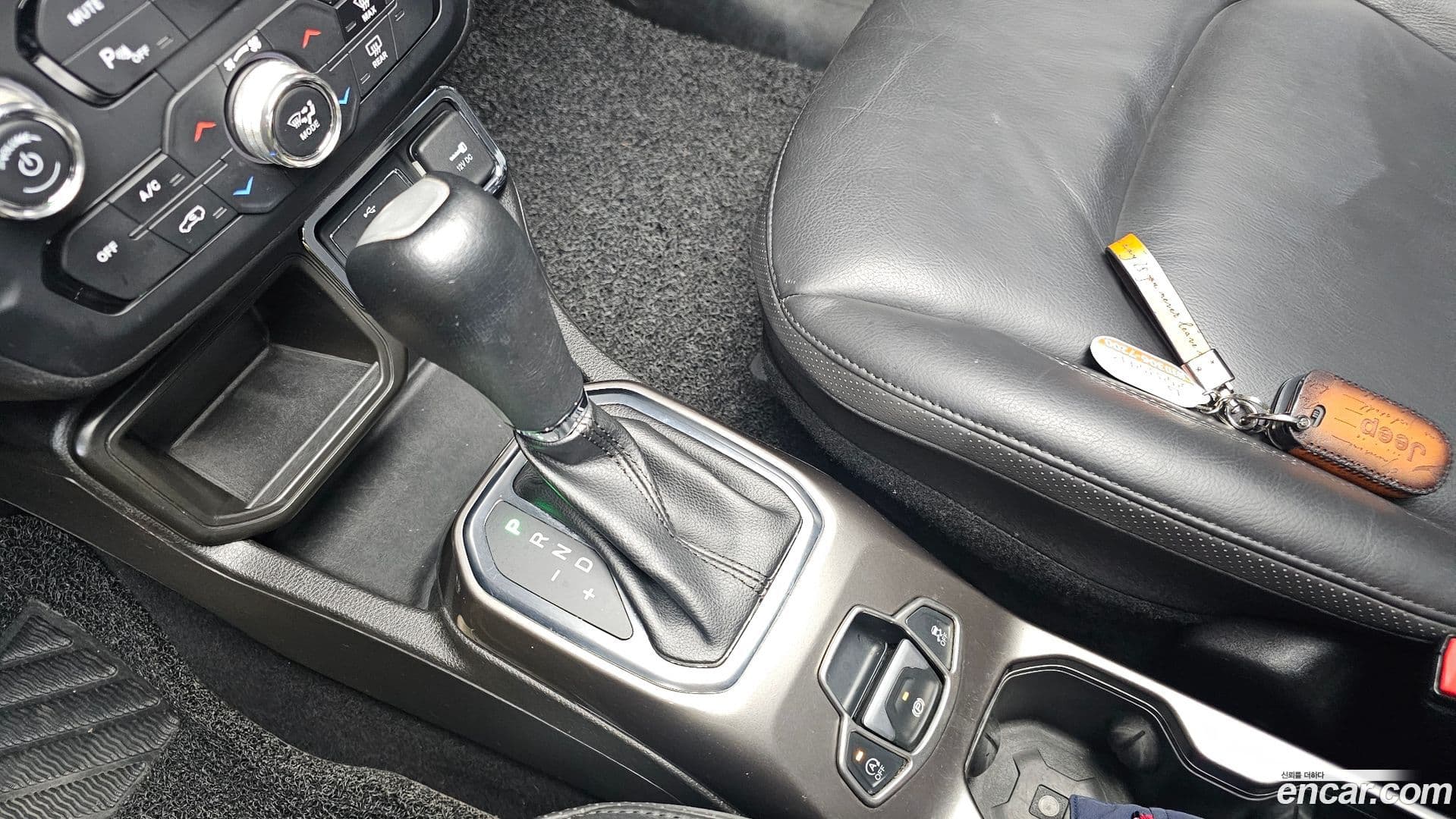 Main__Slider__Photo:Renegade Jeep 2020.2-8