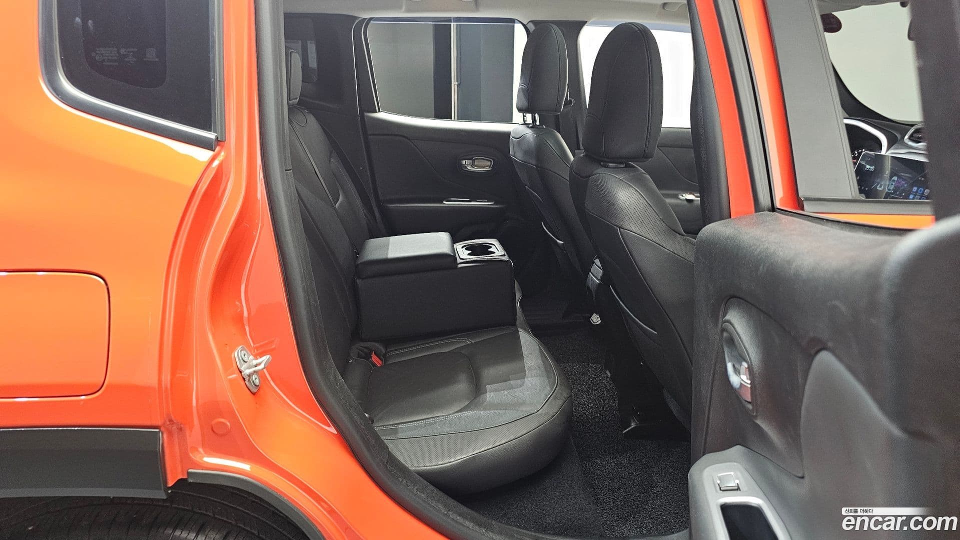 Main__Slider__Photo:Renegade Jeep 2020.2-11