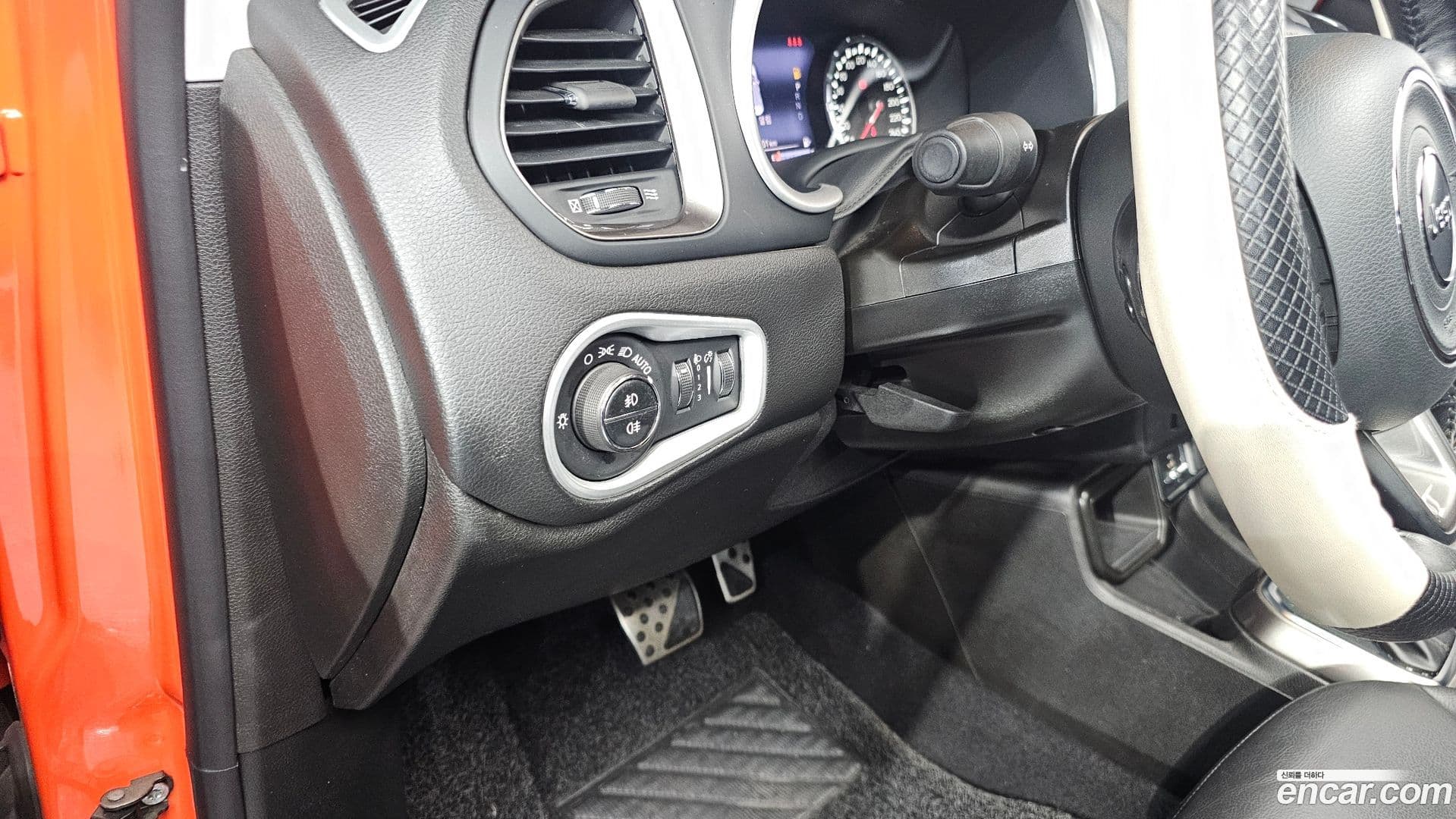 Main__Slider__Photo:Renegade Jeep 2020.2-13