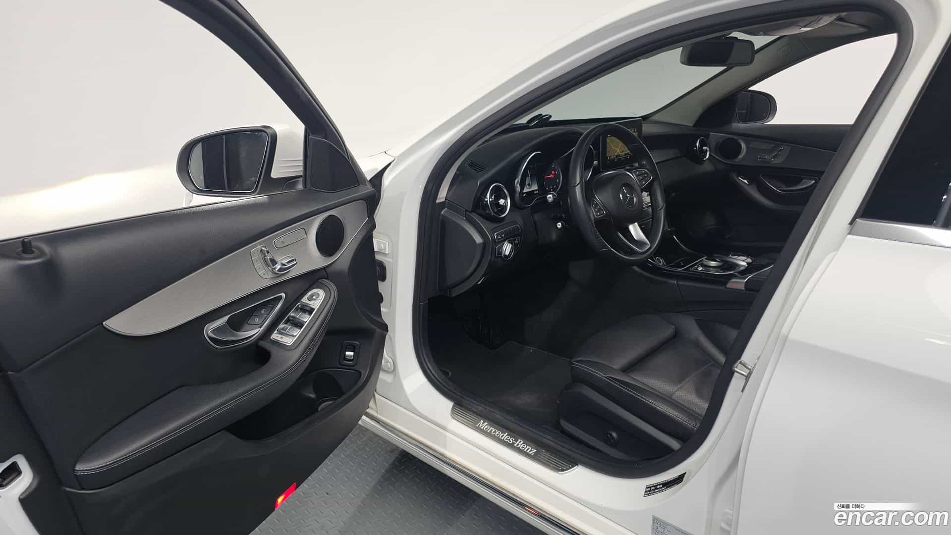 C-Class Mercedes-Benz 2017.11-INNER-010