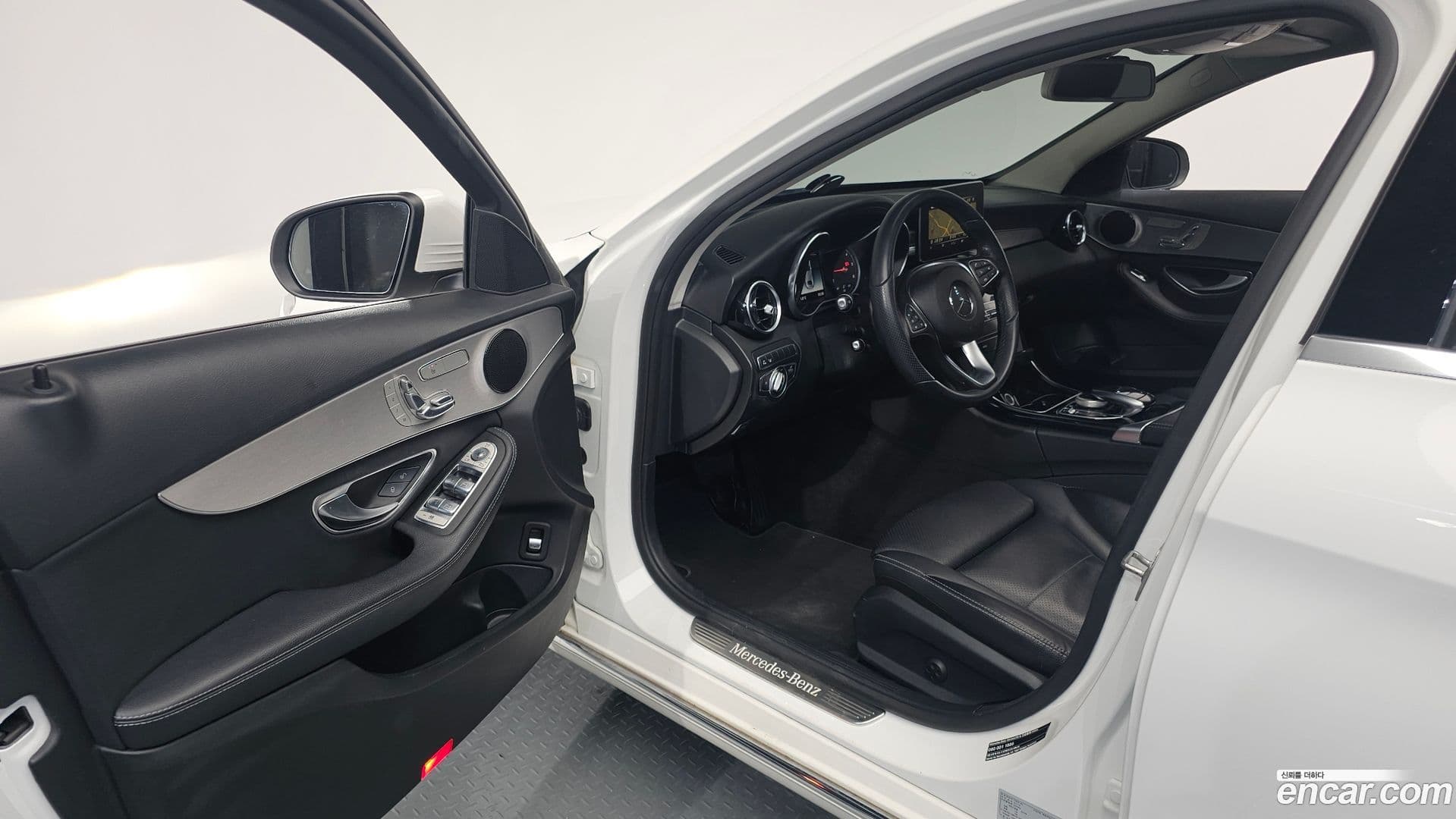 Main__Slider__Photo:C-Class Mercedes-Benz 2017.11-9