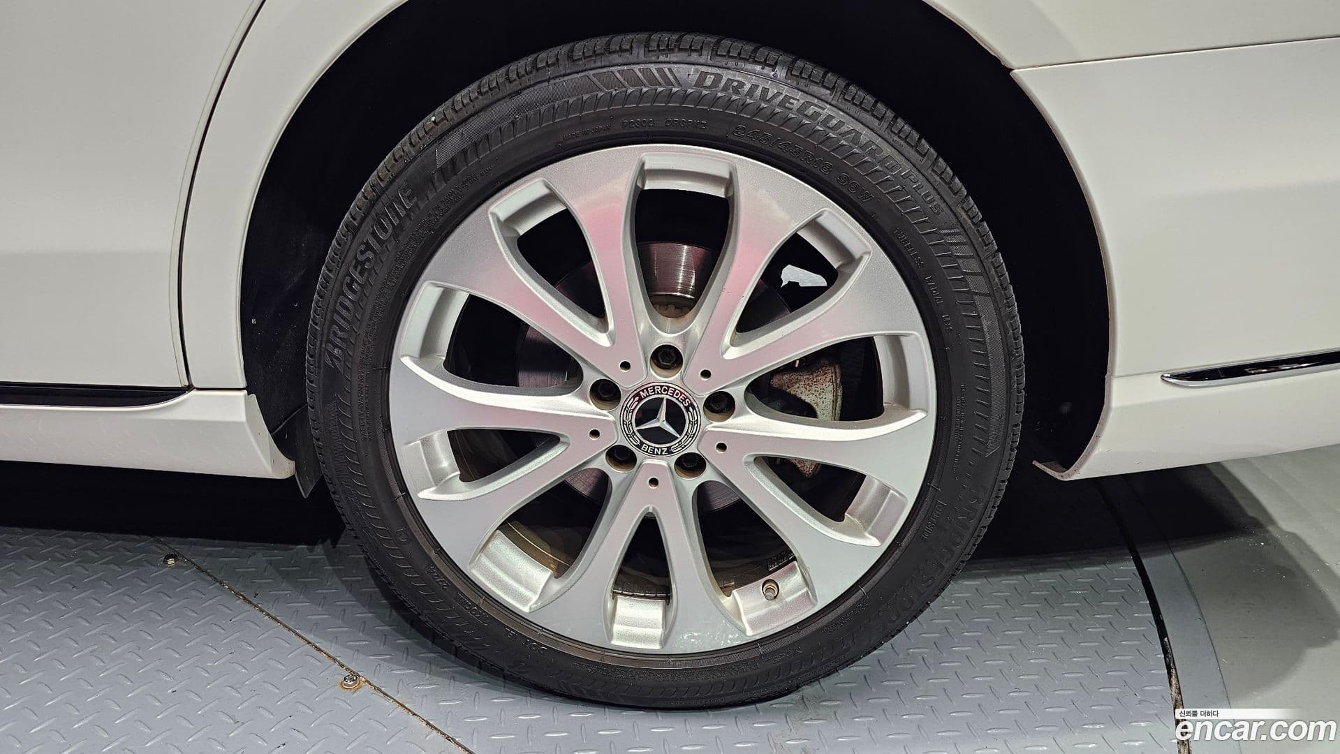 Main__Slider__Photo:E-Class Mercedes-Benz 2019.10-4