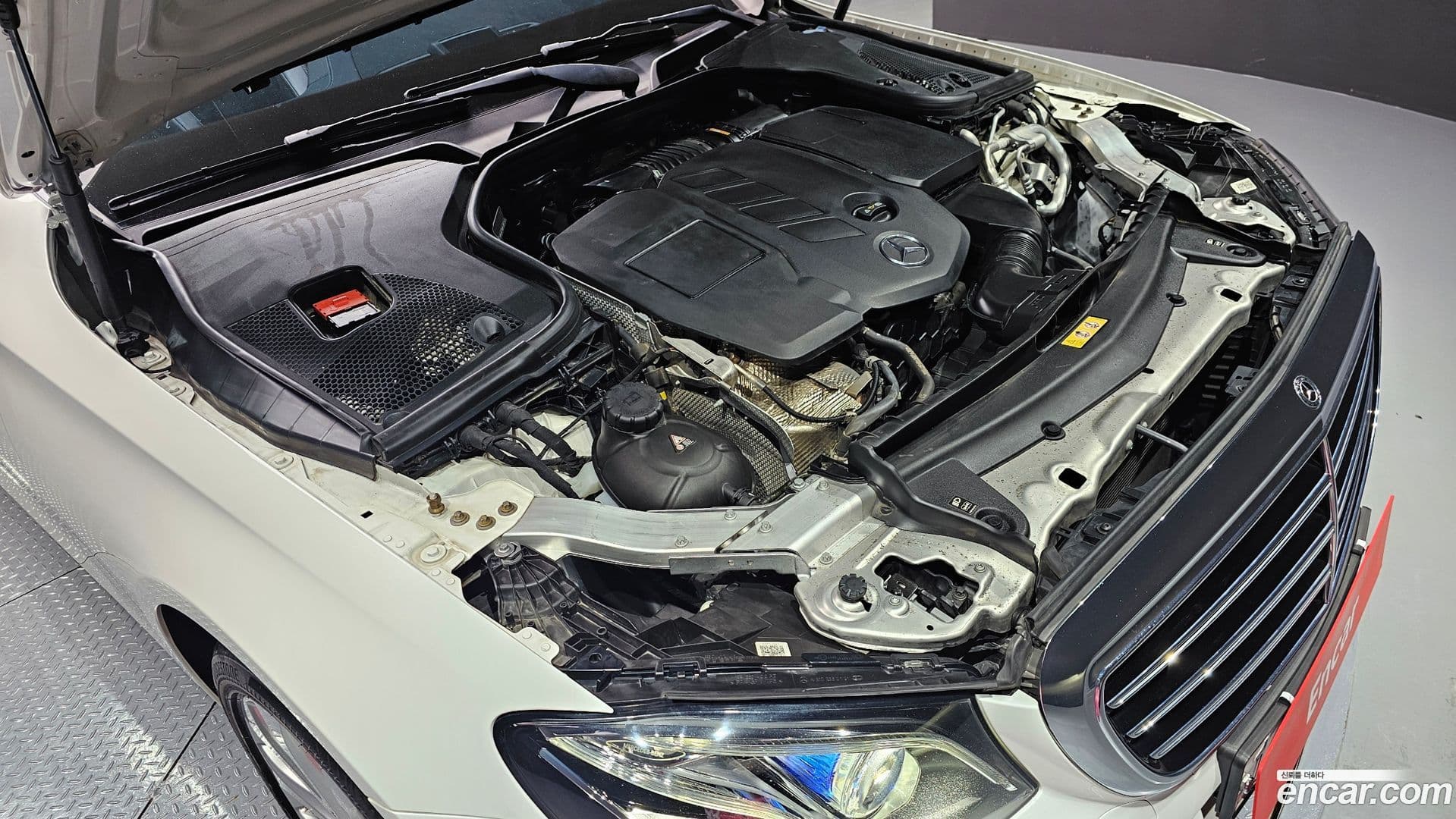 Main__Slider__Photo:E-Class Mercedes-Benz 2019.10-5