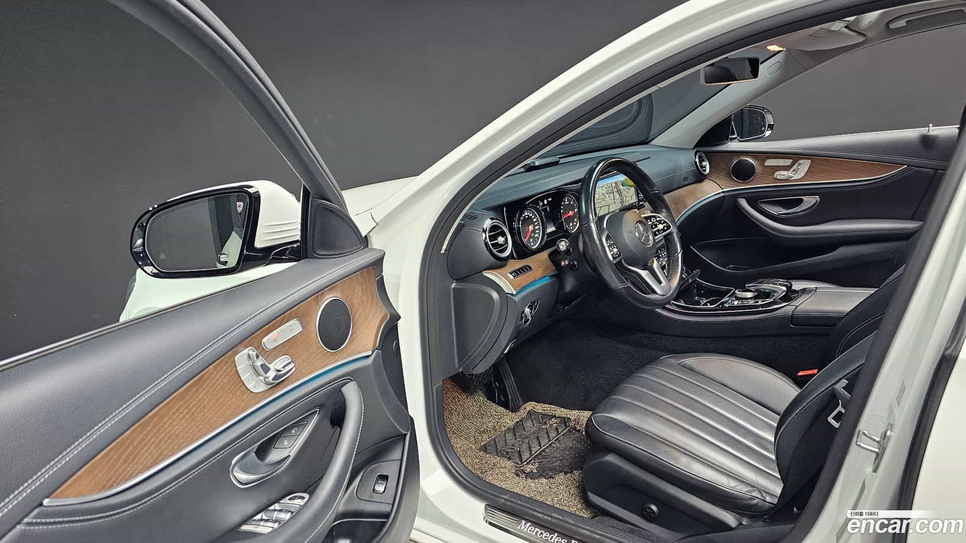 E-Class Mercedes-Benz 2019.10-OPTION-016