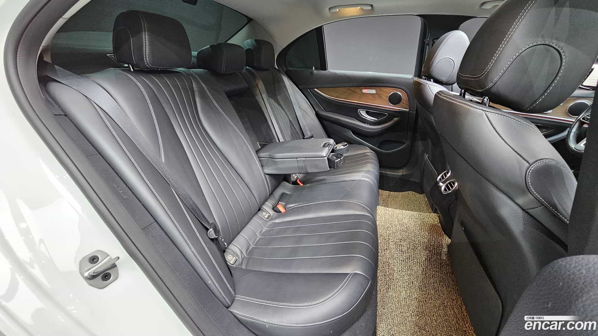 E-Class Mercedes-Benz 2019.10-OPTION-023