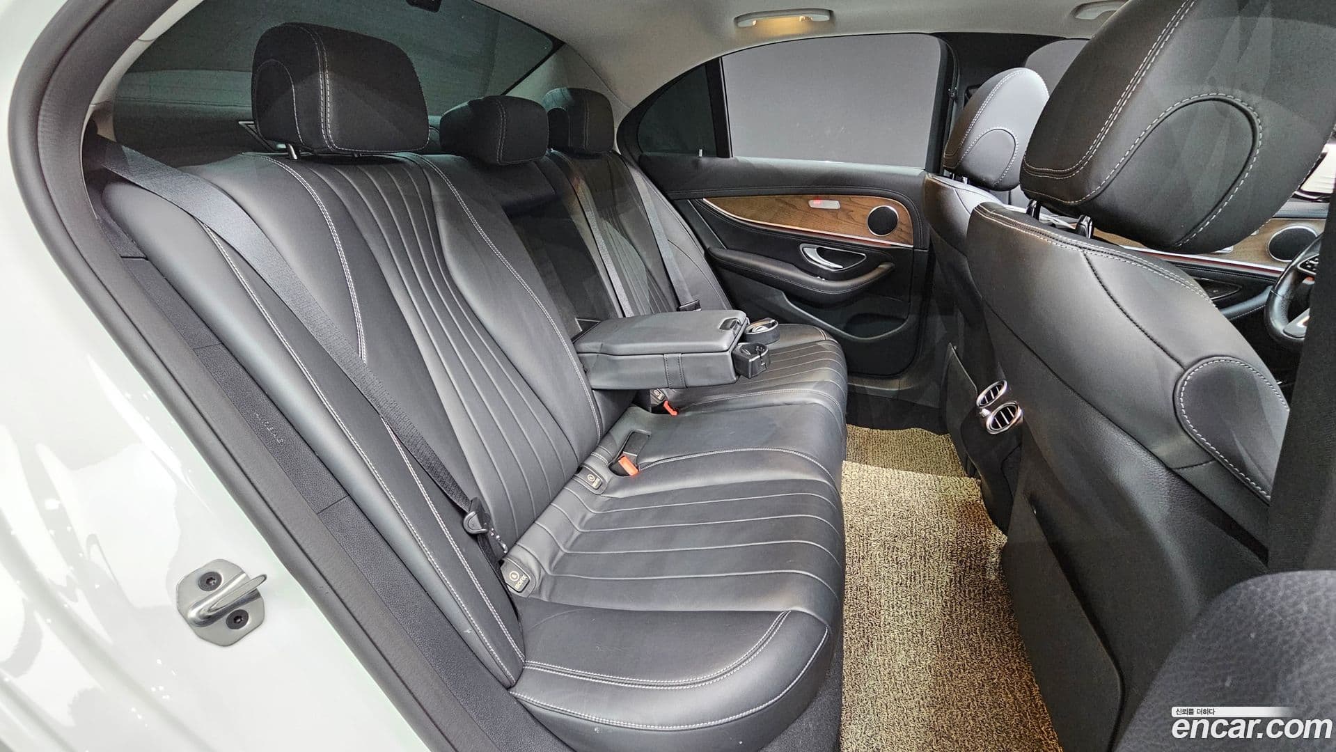 Main__Slider__Photo:E-Class Mercedes-Benz 2019.10-18