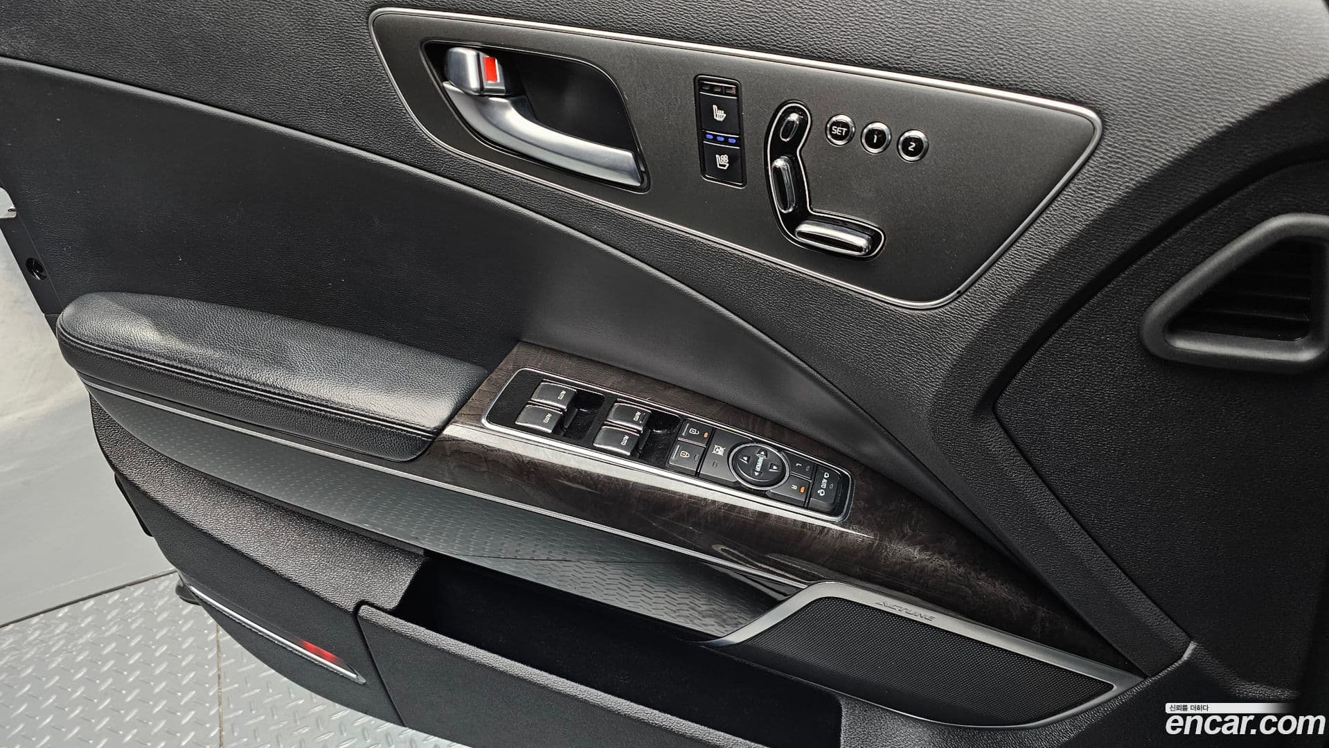 Main__Slider__Photo:K9 Kia 2013.7-13