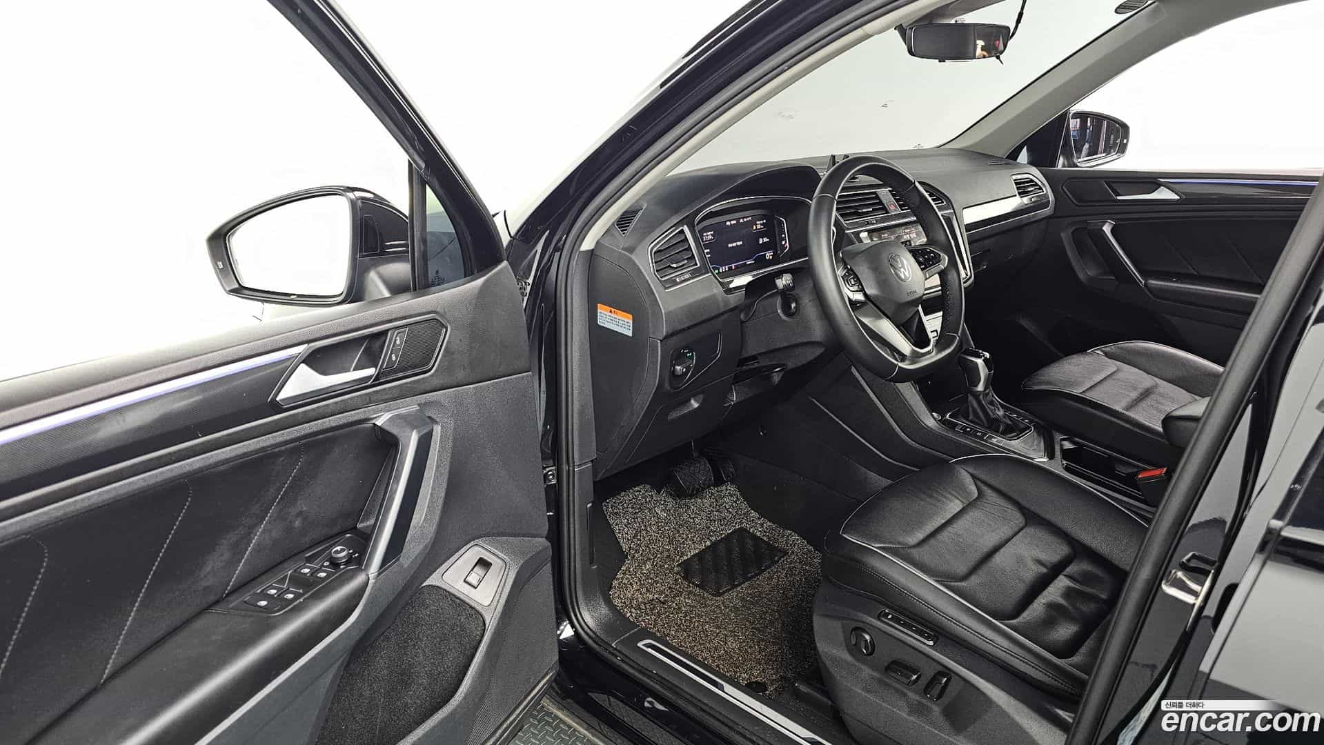 Tiguan Volkswagen 2021.7-OPTION-015