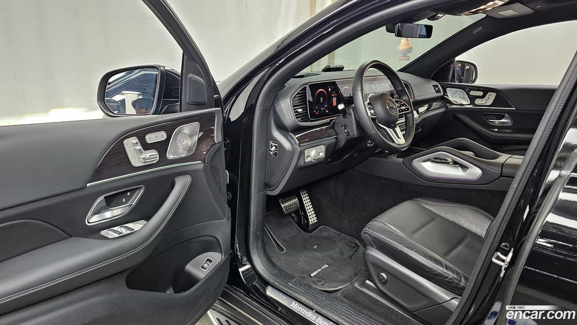 GLE-Class Mercedes-Benz 2021.1-INNER-010