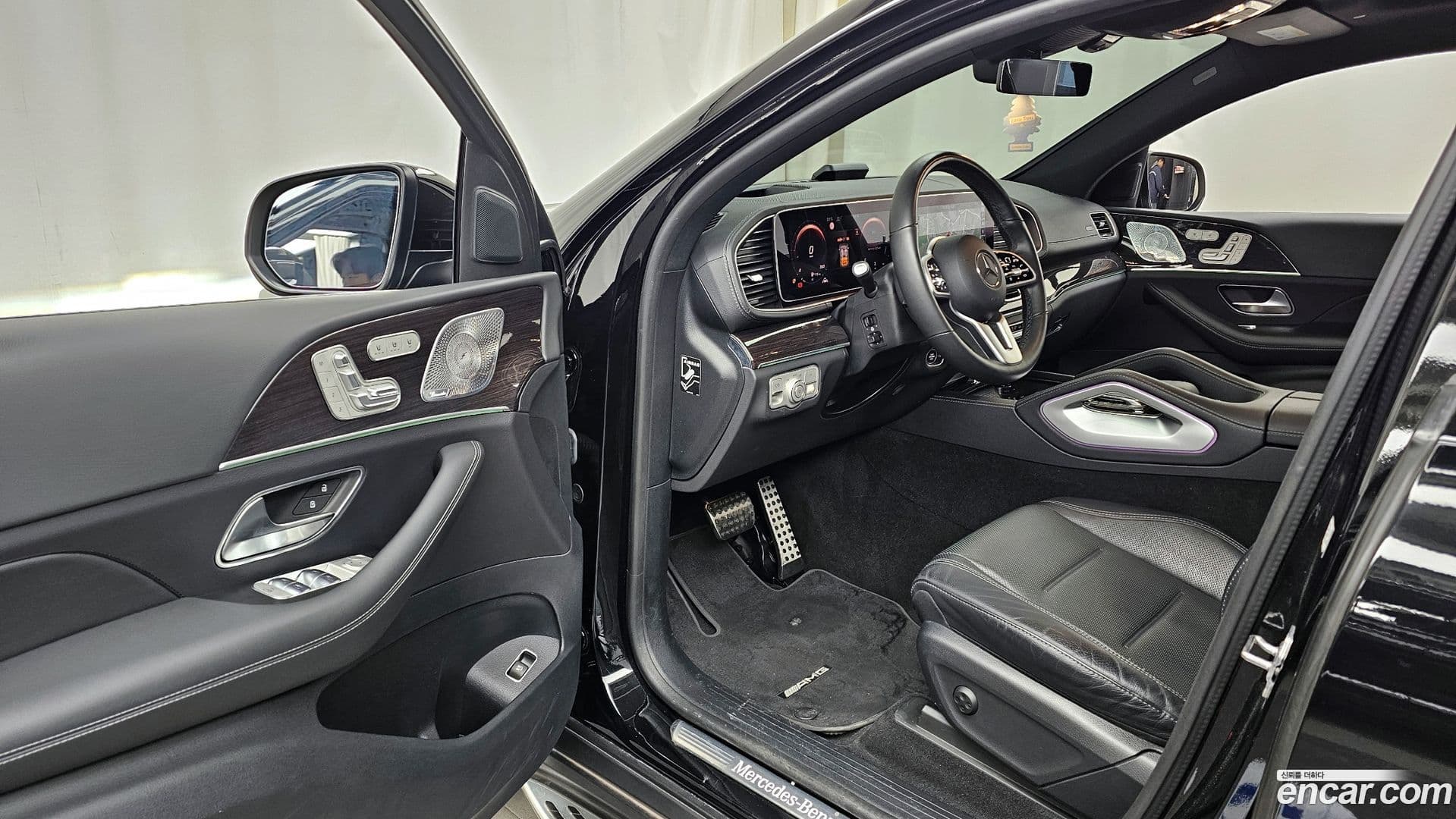 Main__Slider__Photo:GLE-Class Mercedes-Benz 2021.1-9