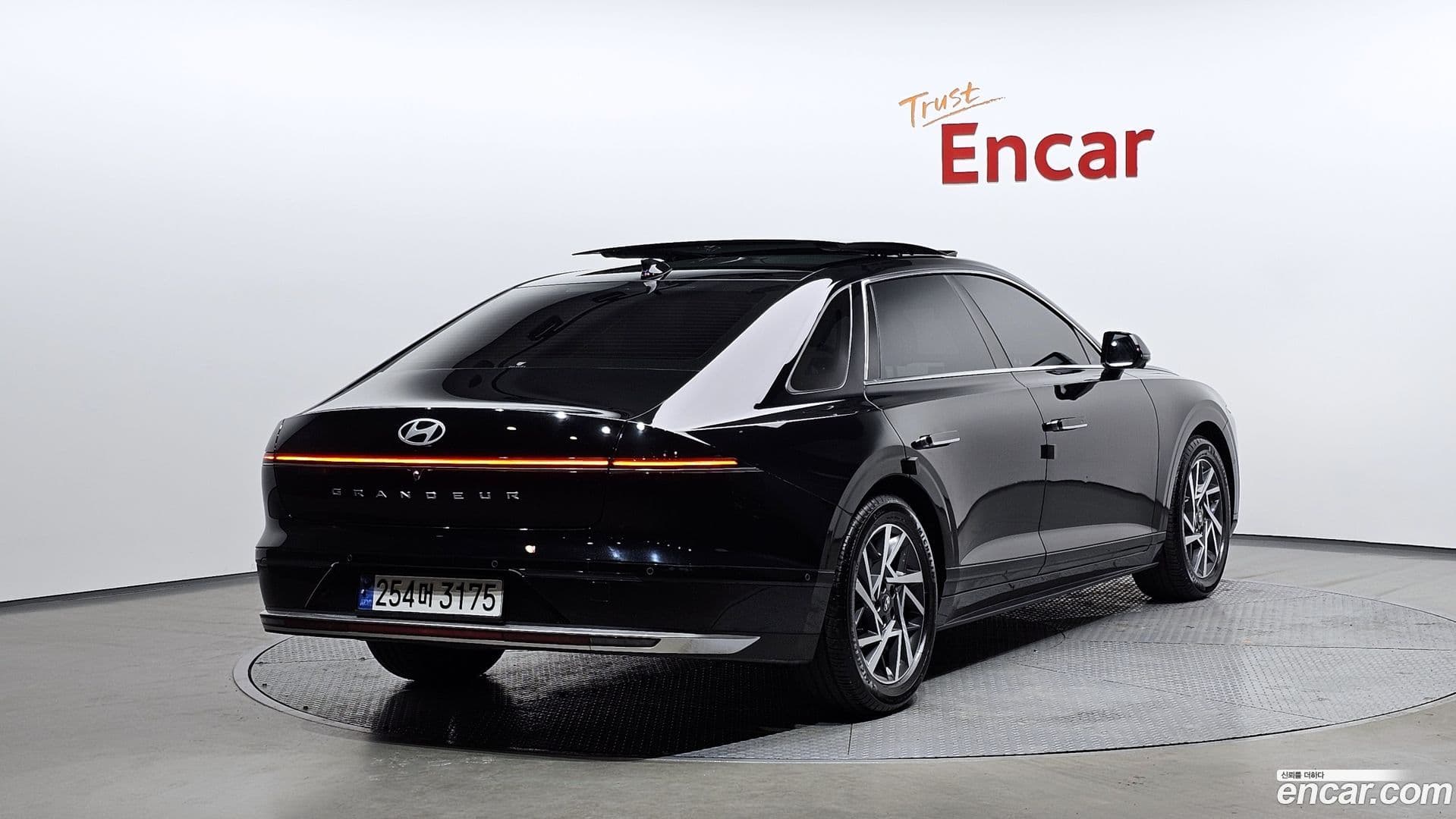 Main__Slider__Photo:Grandeur Hyundai 2023.5-1