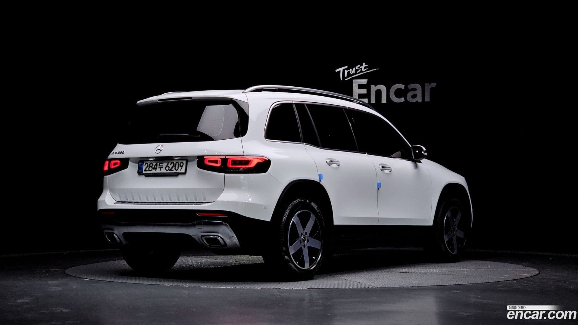 Main__Slider__Photo:GLB-Class Mercedes-Benz 2020.10-1