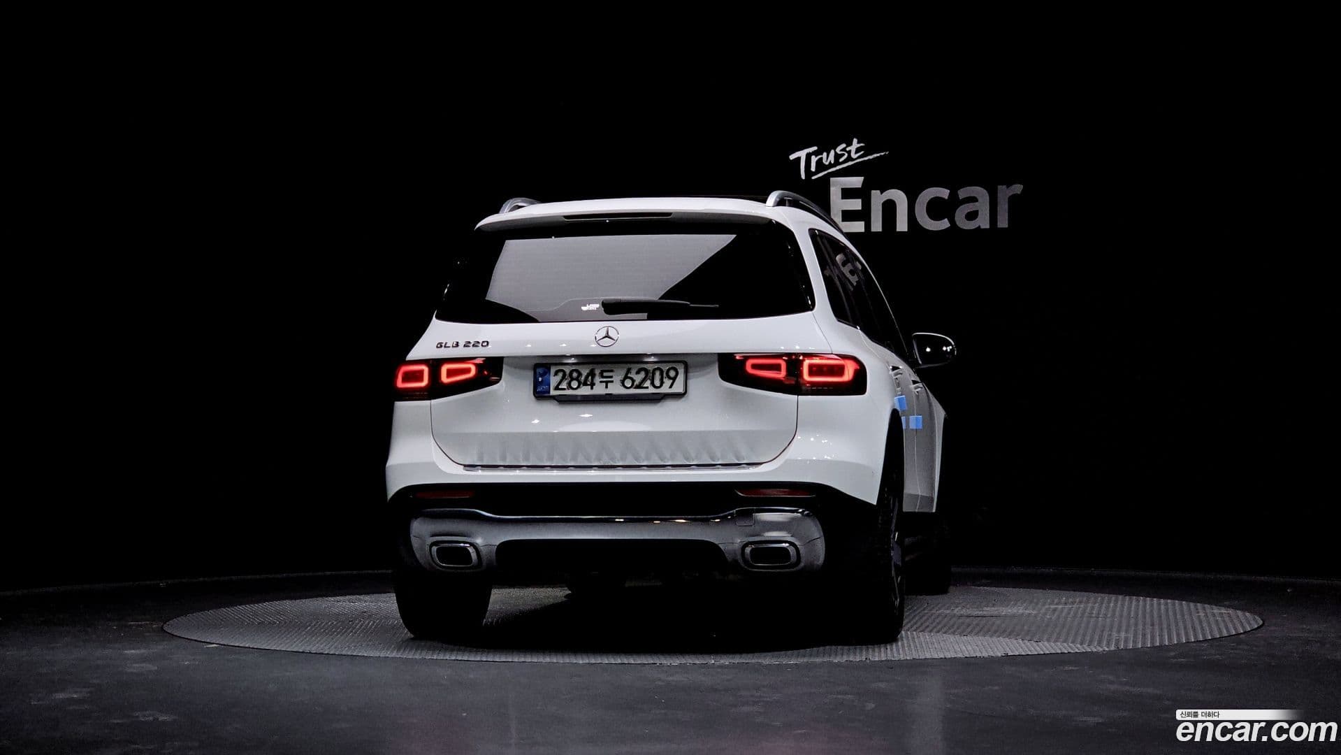 Main__Slider__Photo:GLB-Class Mercedes-Benz 2020.10-3