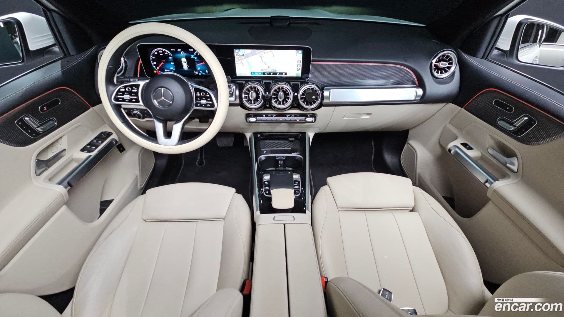 Main__Slider__Photo:GLB-Class Mercedes-Benz 2020.10-6