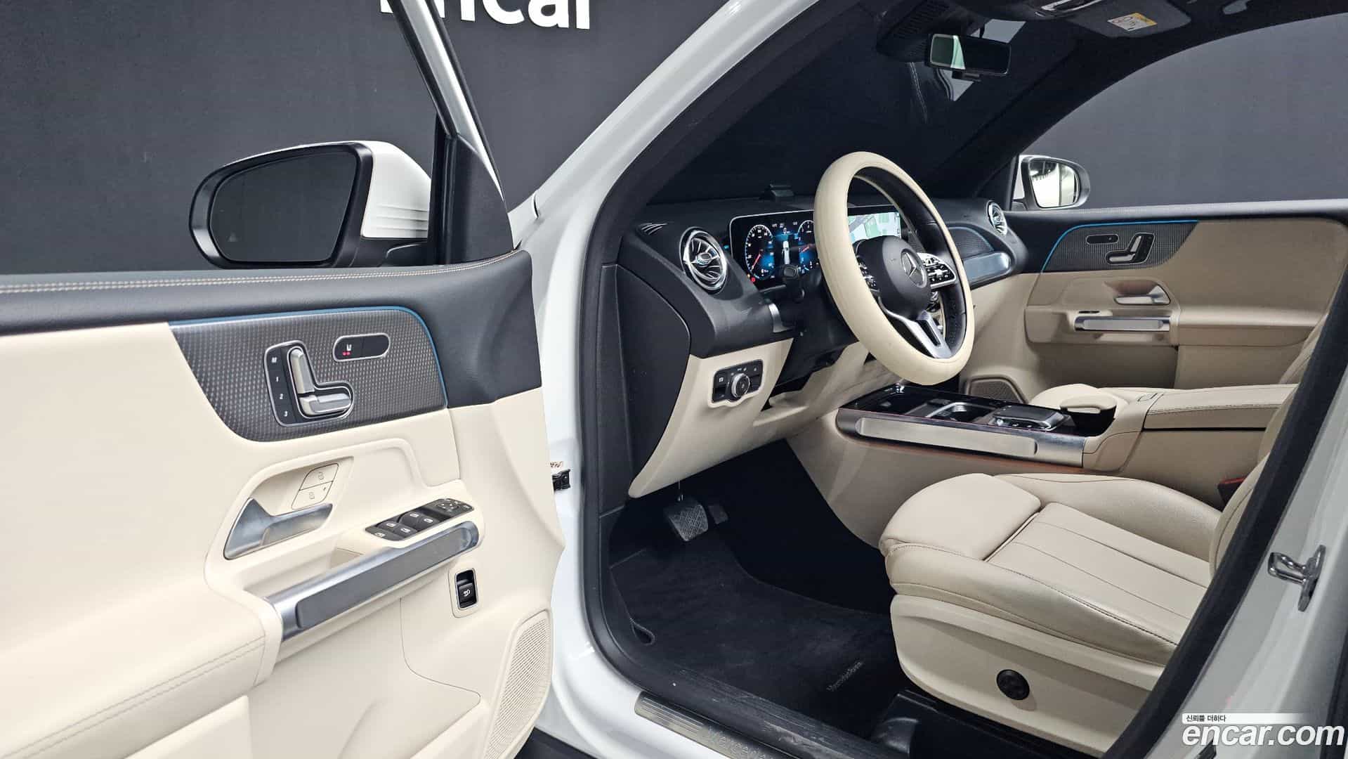 GLB-Class Mercedes-Benz 2020.10-INNER-010